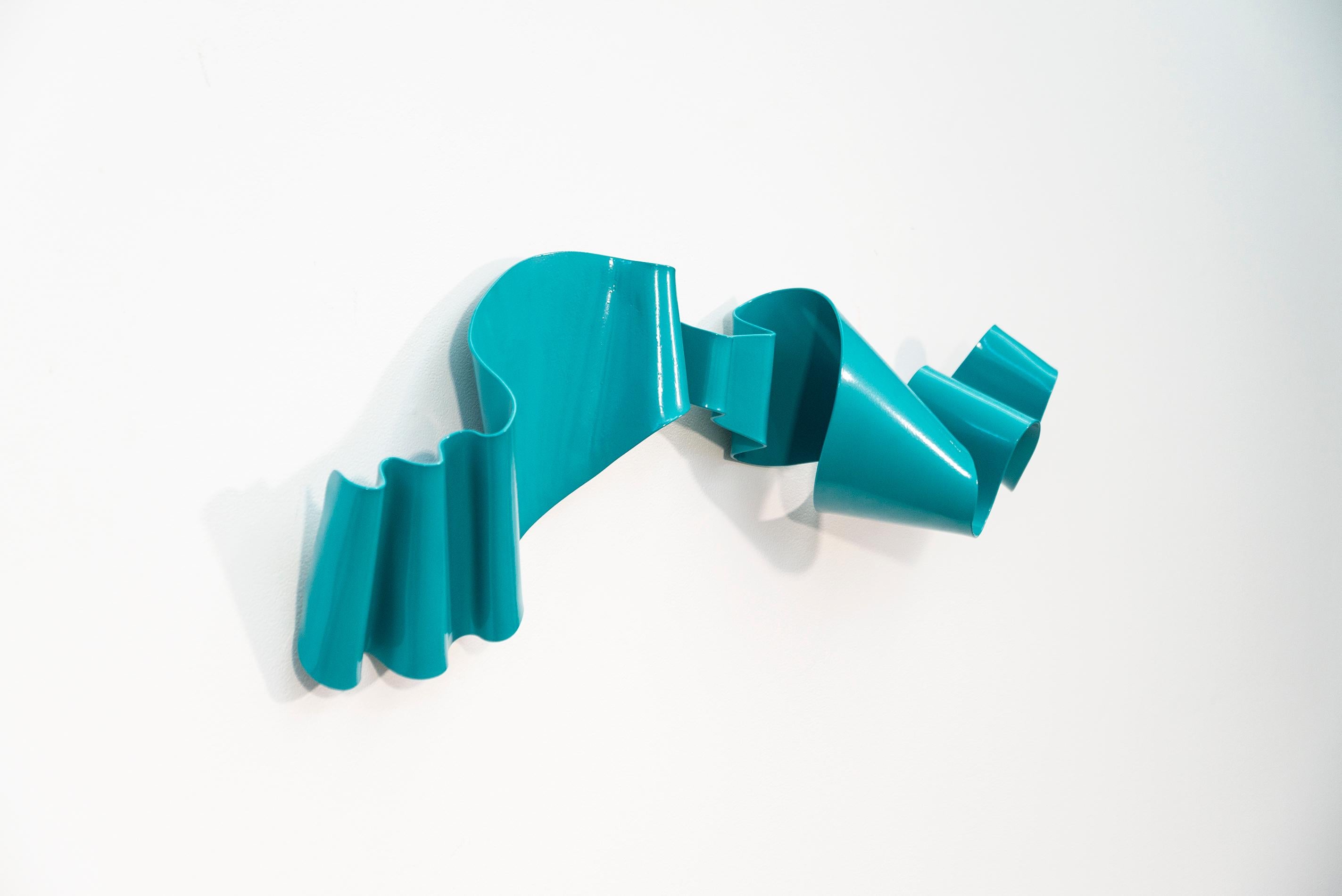 Soul Gate 46 - glossy, contemporary, ribbon, powder coated steel, wall sculpture - Sculpture by Stefan Duerst