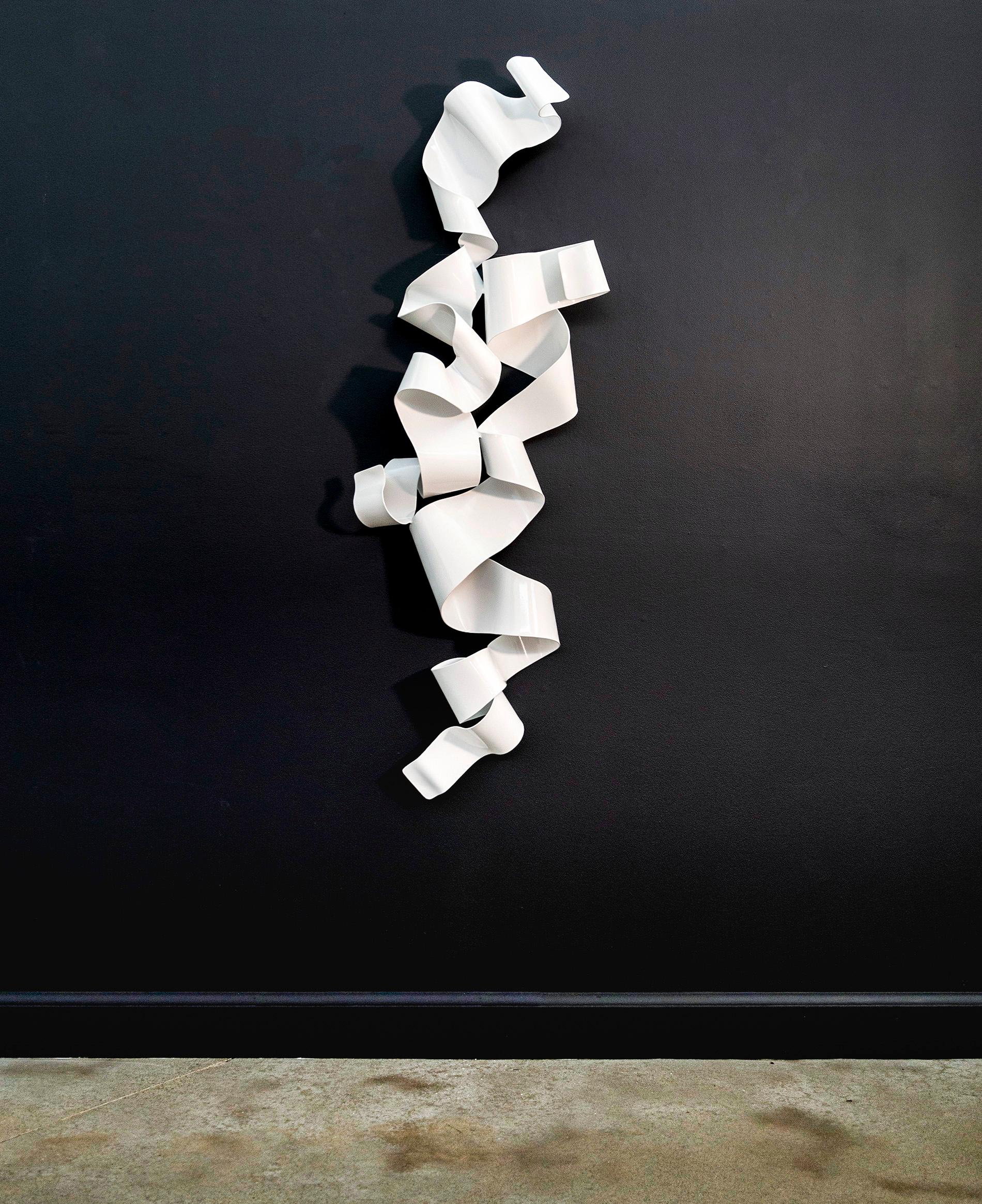 Soul Gate 62 - glossy, contemporary, ribbon, powder coated steel, wall sculpture - Sculpture by Stefan Duerst