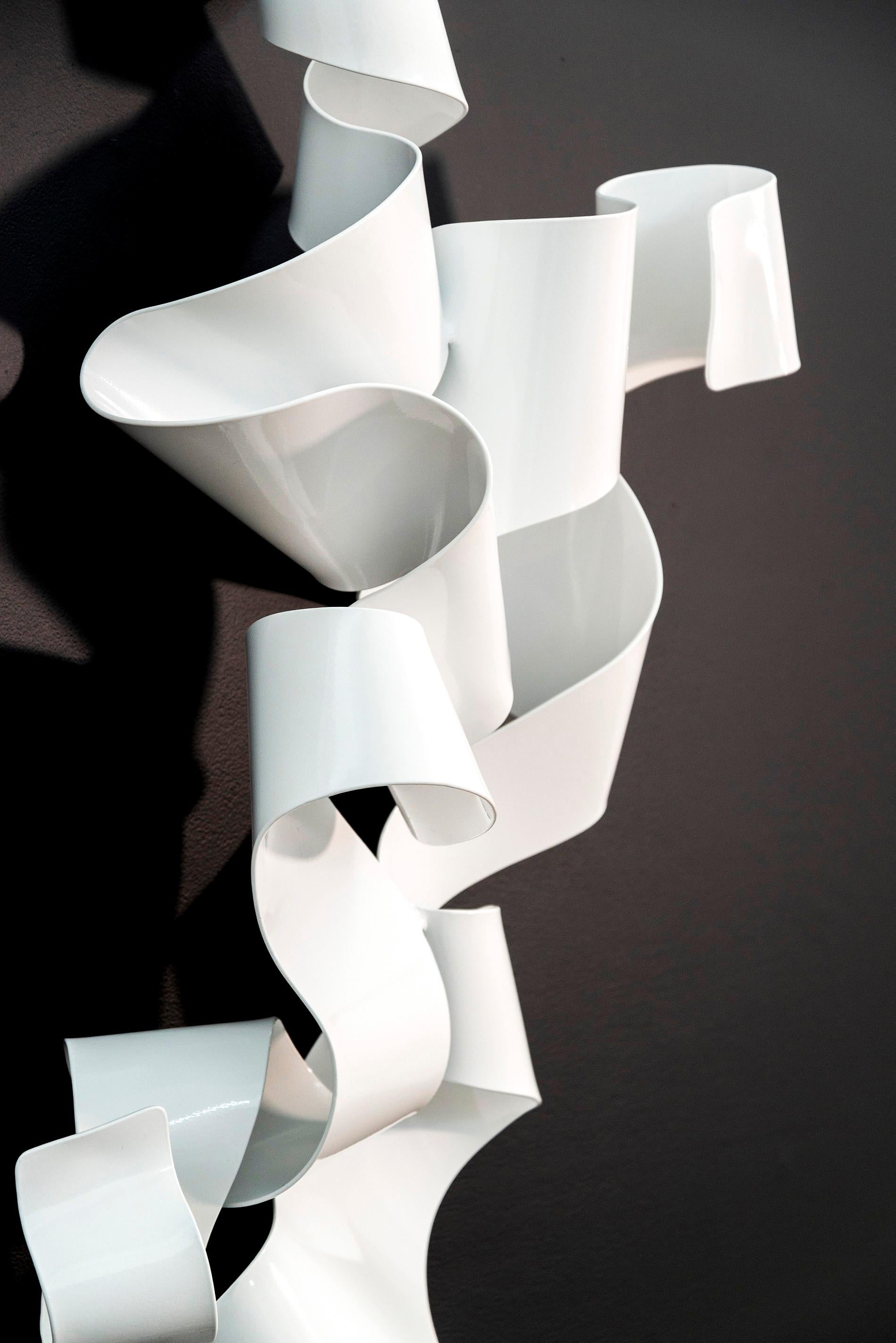 Soul Gate 62 - glossy, contemporary, ribbon, powder coated steel, wall sculpture - Contemporary Sculpture by Stefan Duerst