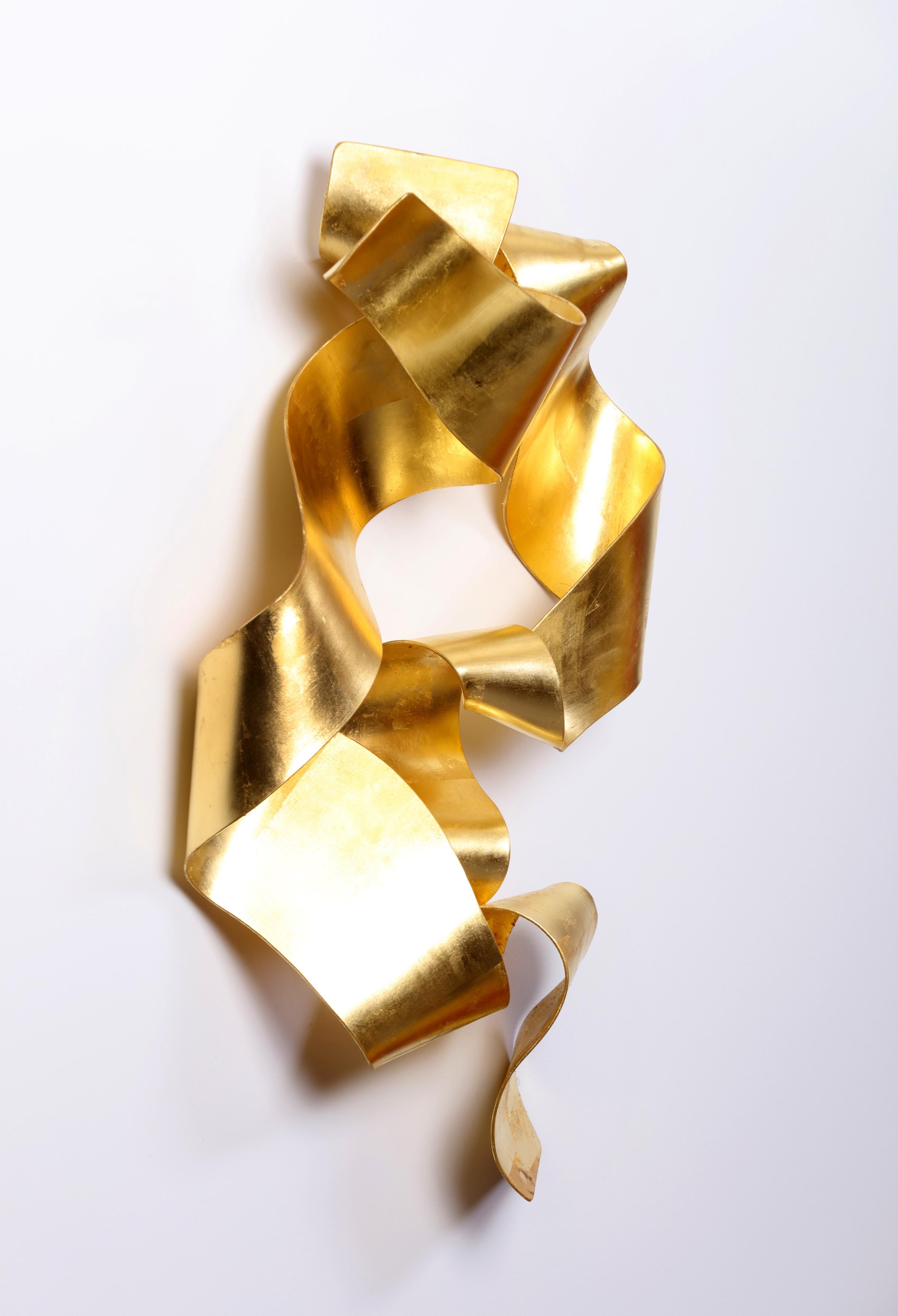Soul Gate Eldorado - contemporary, ribbon, 24K gold, steel, wall sculpture - Sculpture by Stefan Duerst