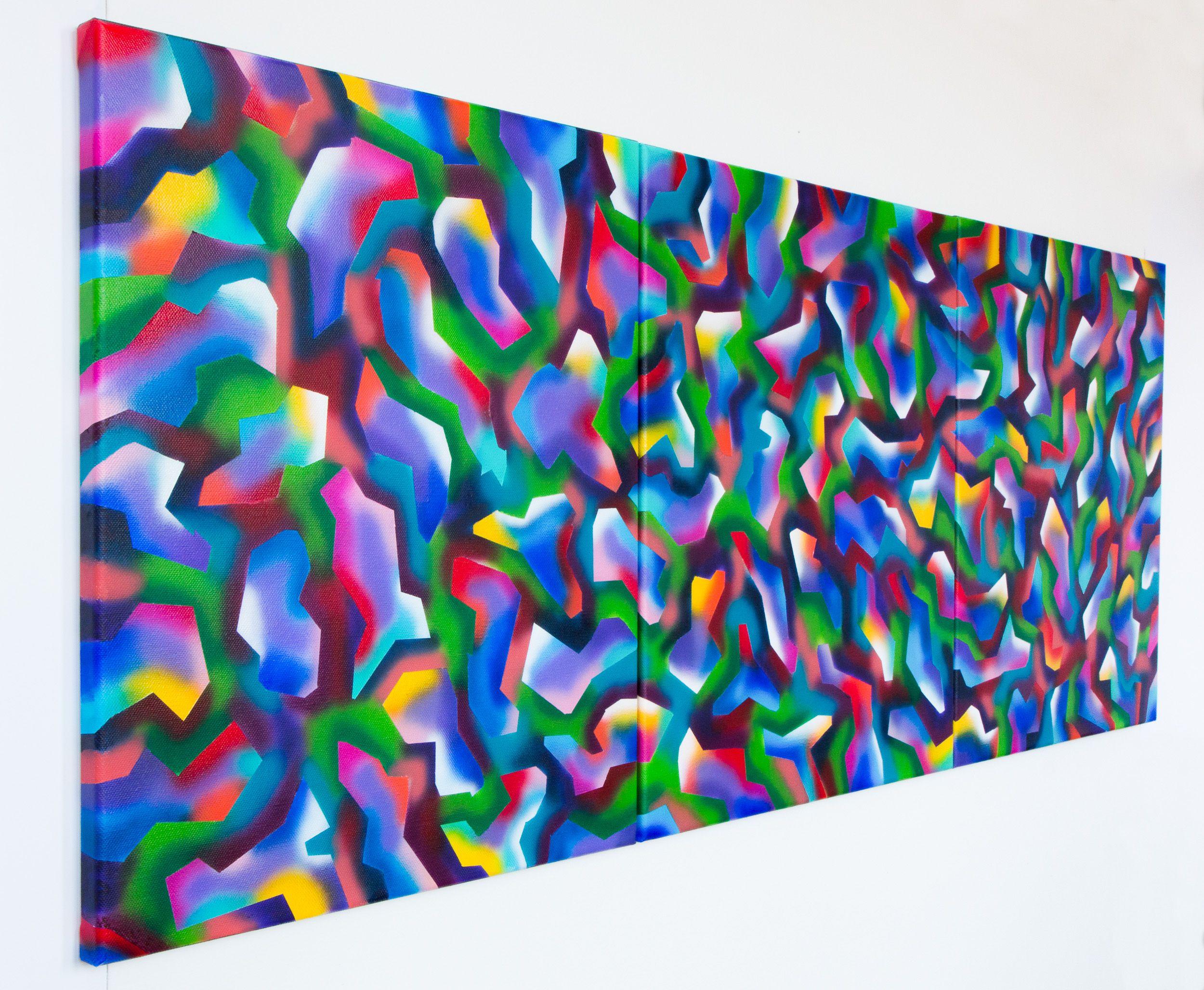 (Si tratta di un trittico composto da tre pannelli di 41 x 49 cm).  approssimativamente).  Quest'opera d'arte è composta da numerose forme geometriche riempite con colori vivaci e contrastanti. Forme e colori diversi si spingono o si tirano l'un