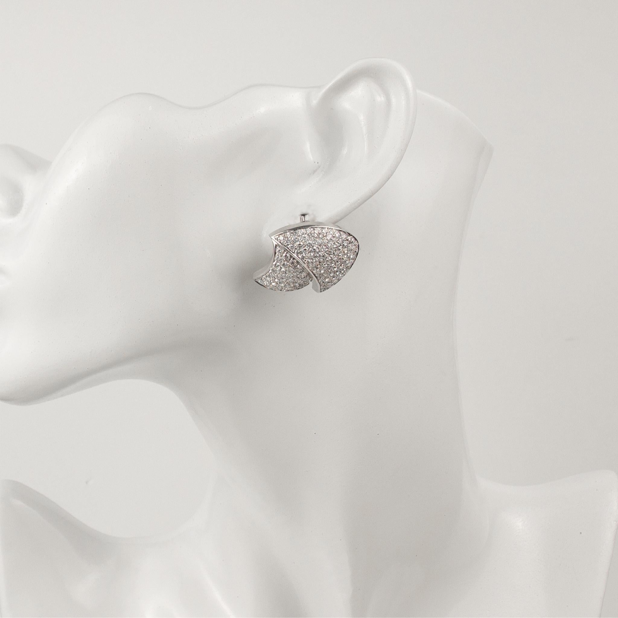 Brilliant Cut Stefan Hafner 18k White Gold 4.94ctw Diamond Earrings For Sale