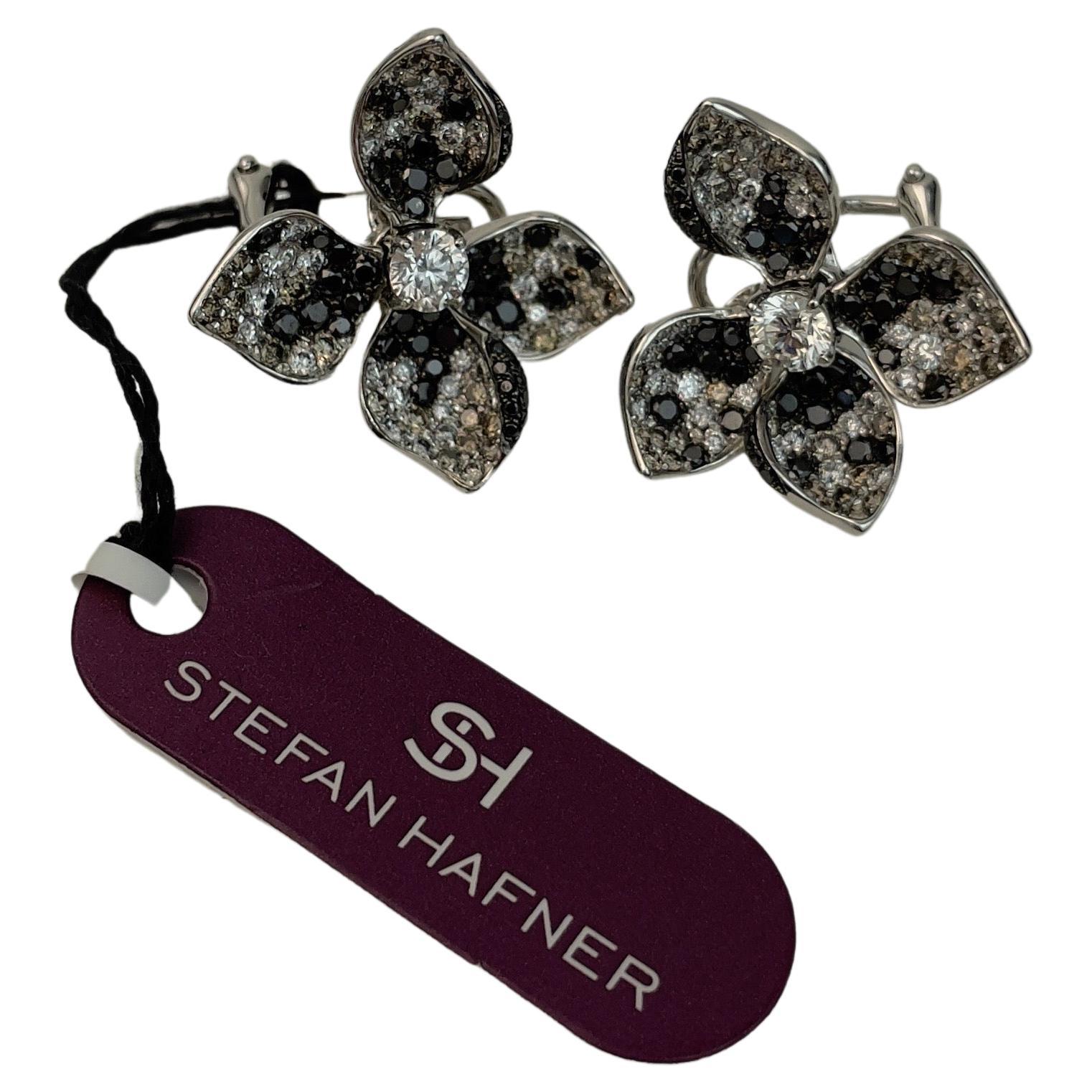 Stefan Hafner 18k White Gold Diamond Flower Earrings In New Condition In North Miami Beach, FL