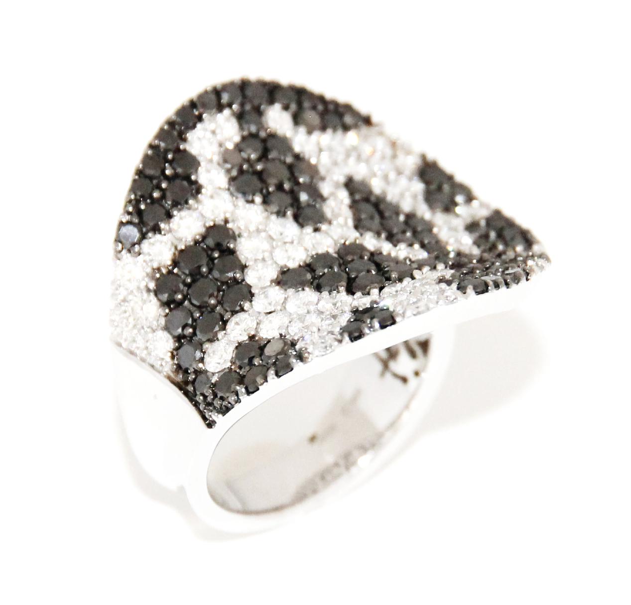 Women's or Men's Stefan Hafner 18K White Gold Diamond Ring For Sale