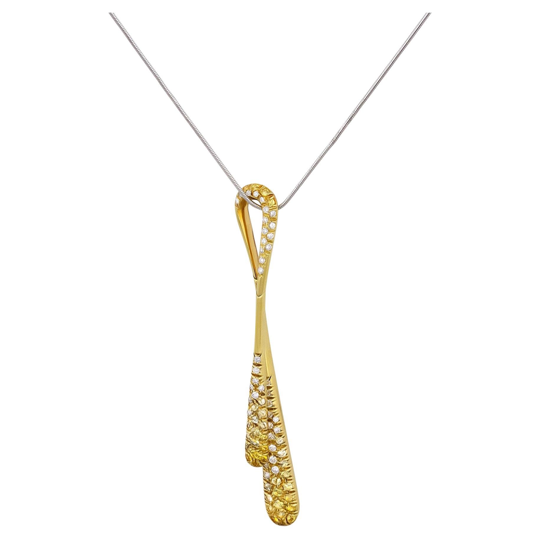 Stefan Hafner: 18 Karat Weißgold Halskette mit Diamant- und Saphir-Anhänger im Angebot
