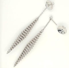 Stefan Hafner, boucles d'oreilles chandelier en or blanc 18 carats avec pendentifs en forme de spirale et diamants