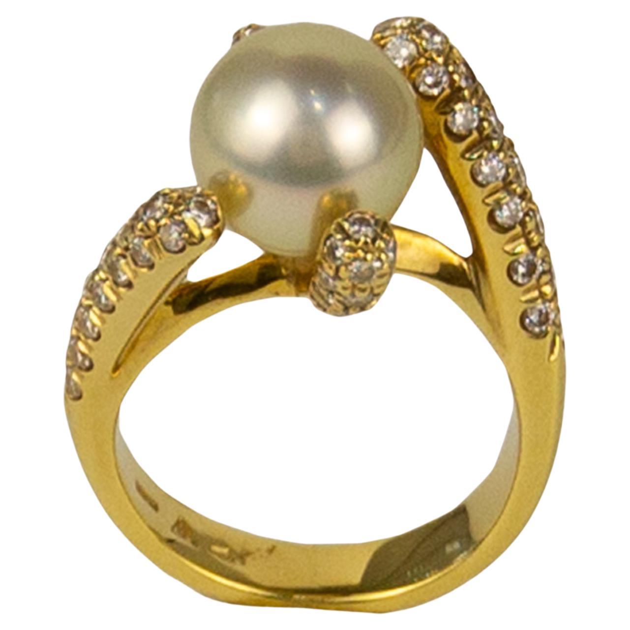 Stefan Hafner, bague en or jaune 18 carats avec diamants et perles de 0,81 carat en vente