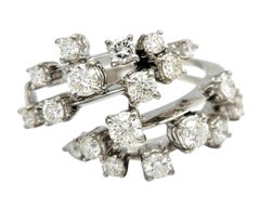 Stefan Hafner Anillo Bypass con Diamante en Spray de 1,50 Quilates Totales Oro Blanco de 18 Kilates