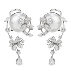 Pendientes florales de oro de 18k con diamantes y perlas del Mar del Sur Stefan Hafner