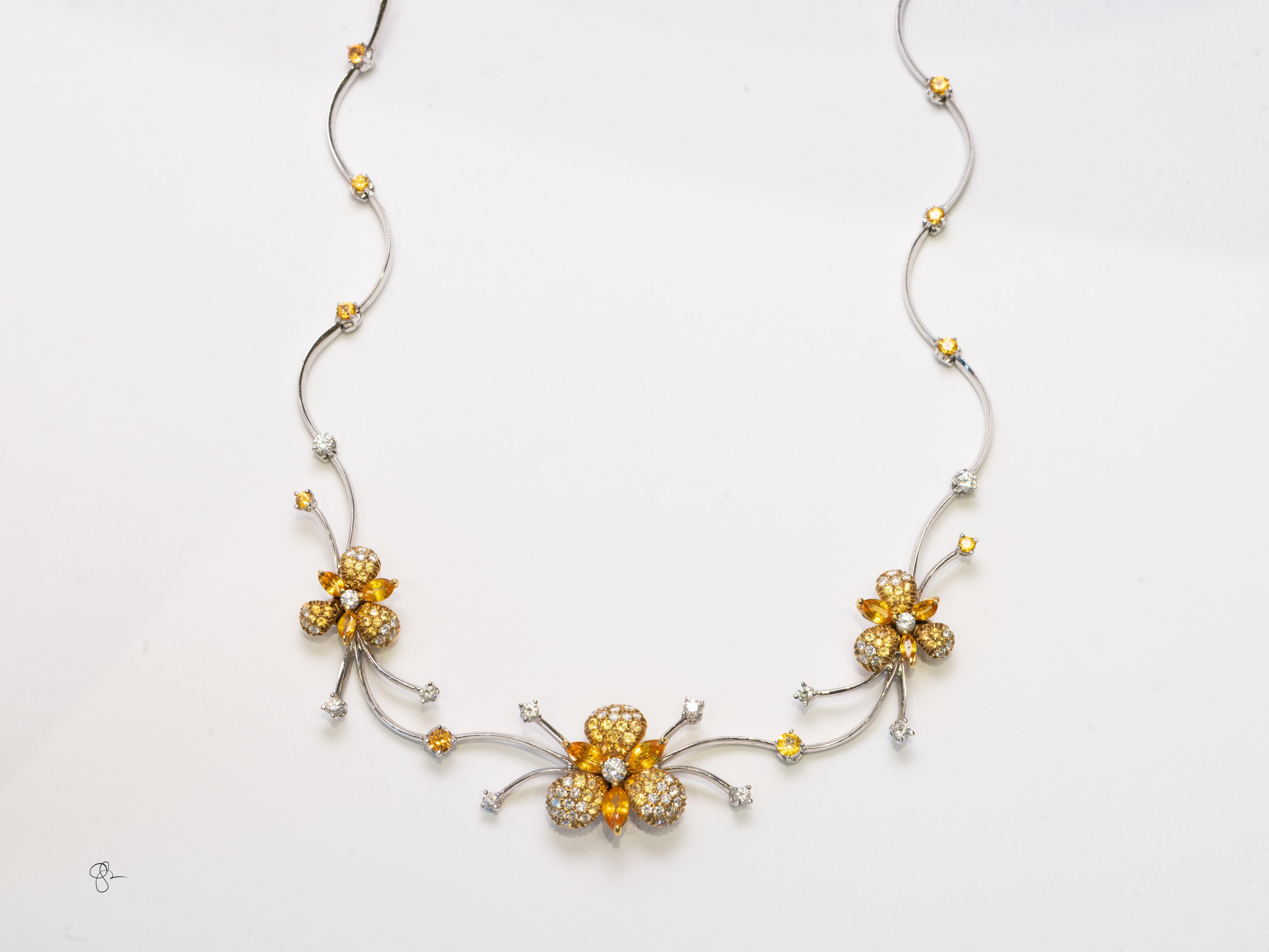 Stefan Hafner Collier à motif floral en diamant et saphir jaune fantaisie en 18K Unisexe en vente