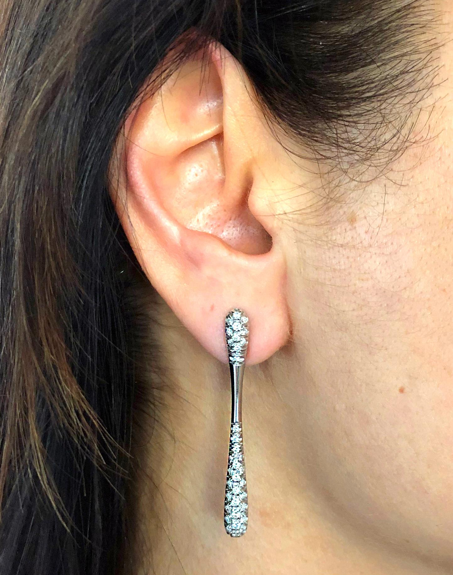 0.80 Carat Half Pave Vertical Dangling Stefan Hafner Diamond Earrings In New Condition In Florence, IT