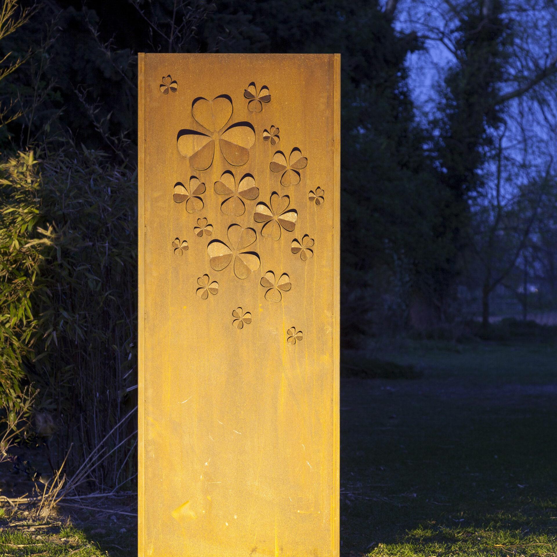 Muro de acero para jardín - "Trébol" - Adorno moderno para exterior - 75 x 195 cm - Mixed Media Art de Stefan Traloc