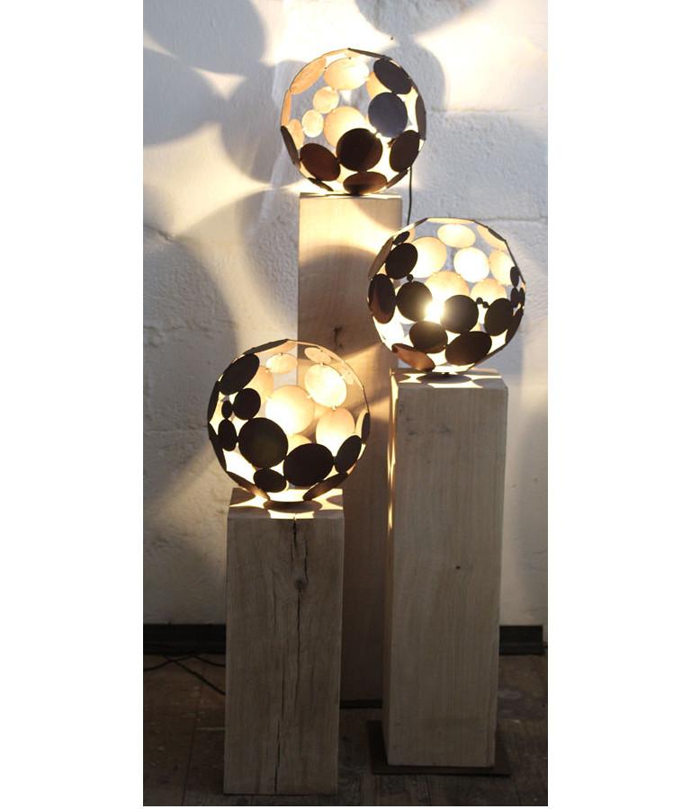Ball - Indoor-Lampe auf Eichenholzständer - Eisenoxid im Angebot 1