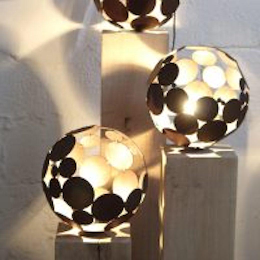 Kugellampe Rost mit Eichenfuß natur (Art déco), Sculpture, von Stefan Traloc