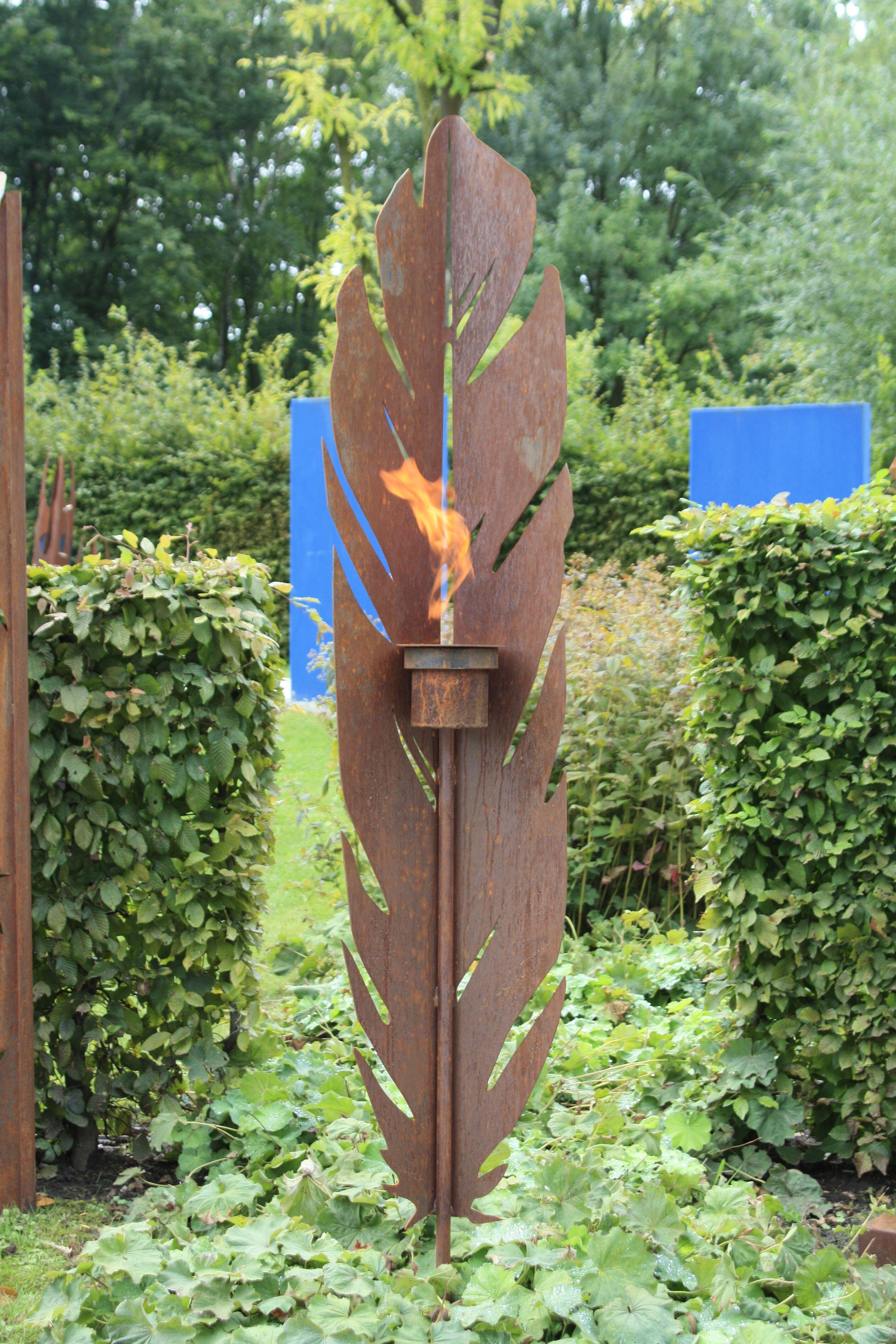 Gartentorch - Federn - Außen - einzigartiges Ornament (Art déco), Sculpture, von Stefan Traloc