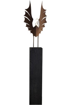 Gartentorch - "" Flügel"" auf einem Sockel aus dunkler Eiche - einzigartiges handgefertigtes Ornament