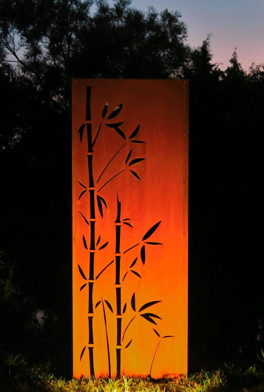 Garden Wall - Bambou - Acier - ornement d'extérieur - 75 × 195 cm - Art déco Sculpture par Stefan Traloc