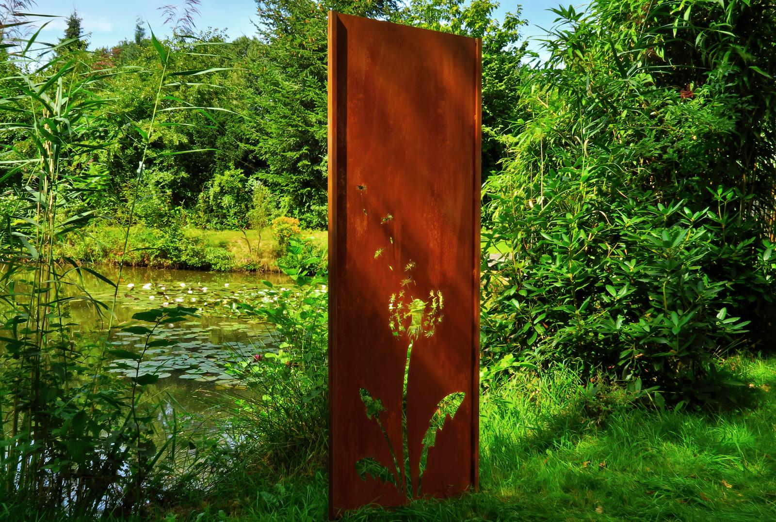 Garden Wall -Dandelion - Acier - ornement d'extérieur - 75 × 195 cm - Art déco Mixed Media Art par Stefan Traloc