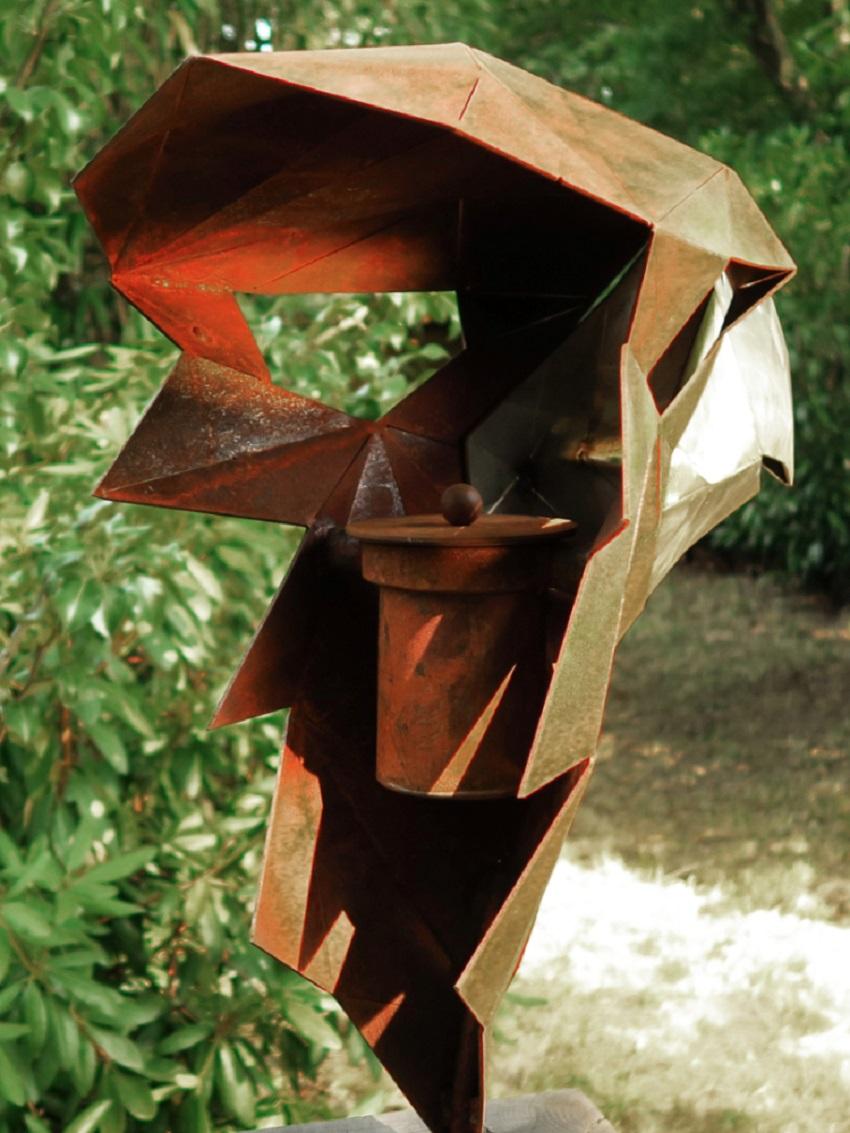 Escultura poligonal de acero alemana - 