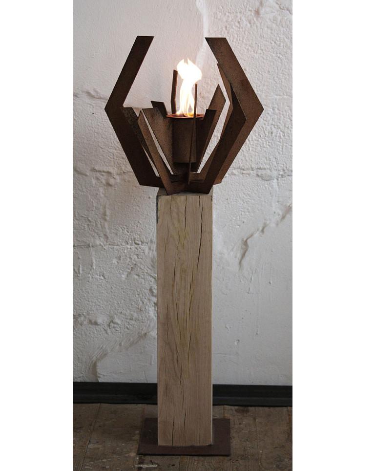 Extraordinary garden torch with one burner insert on an untreated oak spot.
If the spot is set up outside, she develops a gray patina.

There are already individual lava stones in the included burner, this burner can therefore be easily filled with