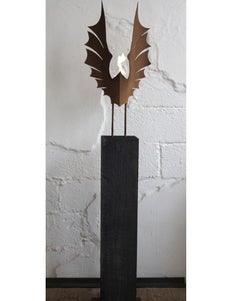 Antorcha de jardín - "Alas", sobre columna oxidada oscura - objeto de arte hecho a mano