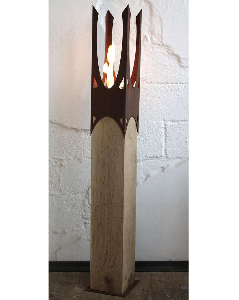 Extraordinary garden torch with one burner insert on an untreated oak spot.
If the spot is set up outside, she develops a gray patina.

There are already individual lava stones in the included burner, this burner can therefore be easily filled with