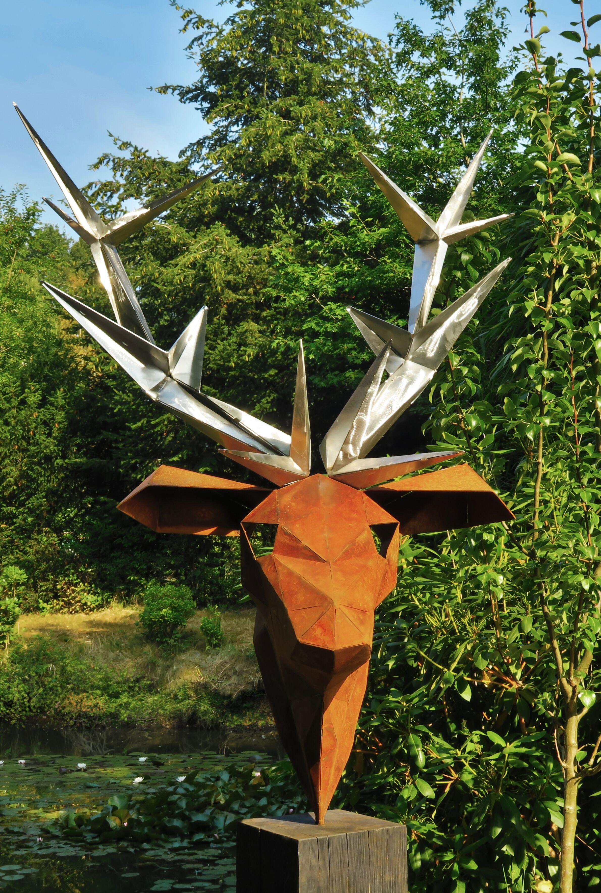 The extraordinary polygon sculpture "Deer" with burner insert on an oxidised oak pedestal for our garden.

In the included burner there are already single lava stones, so this burner can easily be filled with liquid bioethanol and ignited