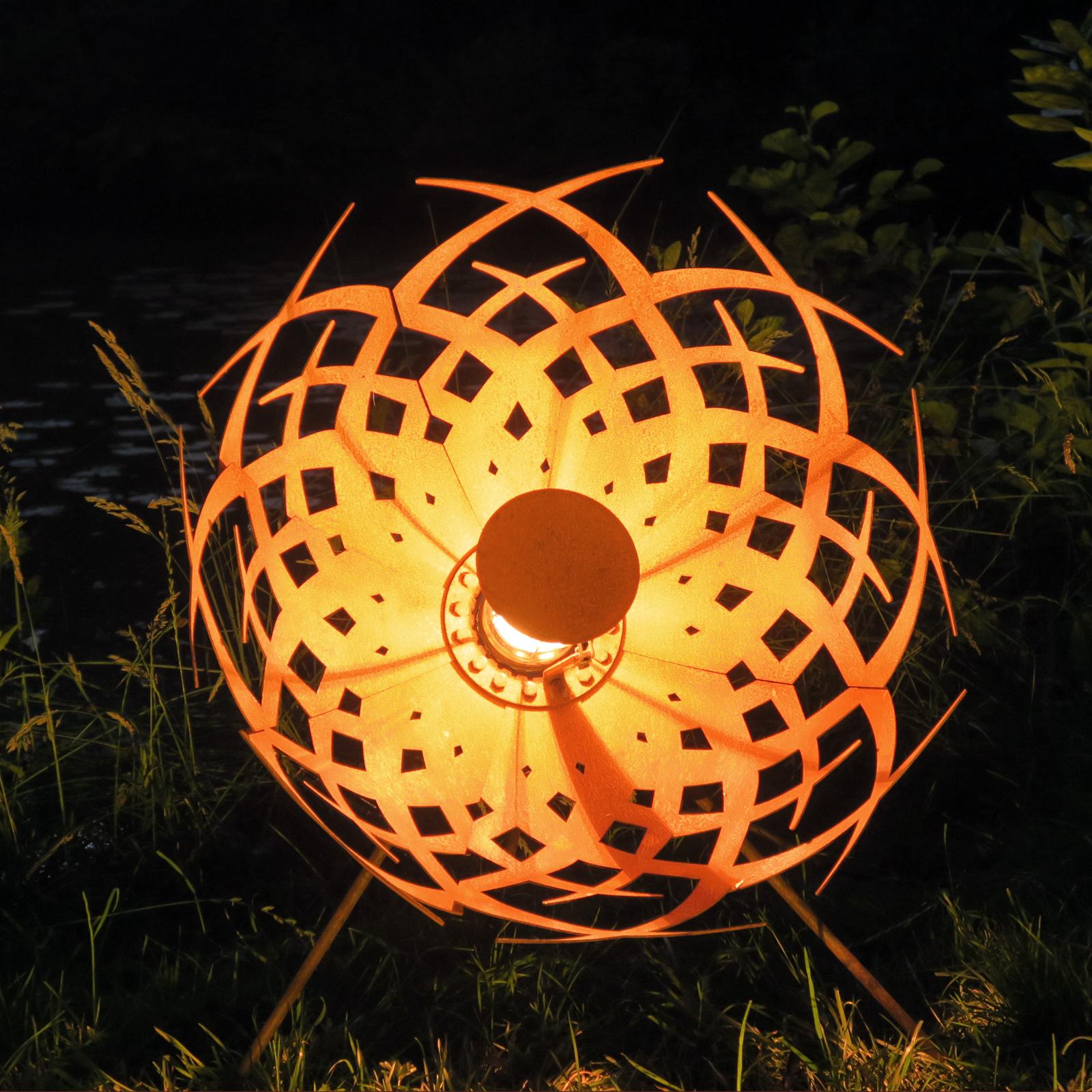 Shade lamp alpha.
Customization possible and designed in 2010.
Also available to order in stainless steel.

High quality outdoor lampshade for the house and garden as well as entrance area.
This lamp impresses with its unique shadow projection.
The