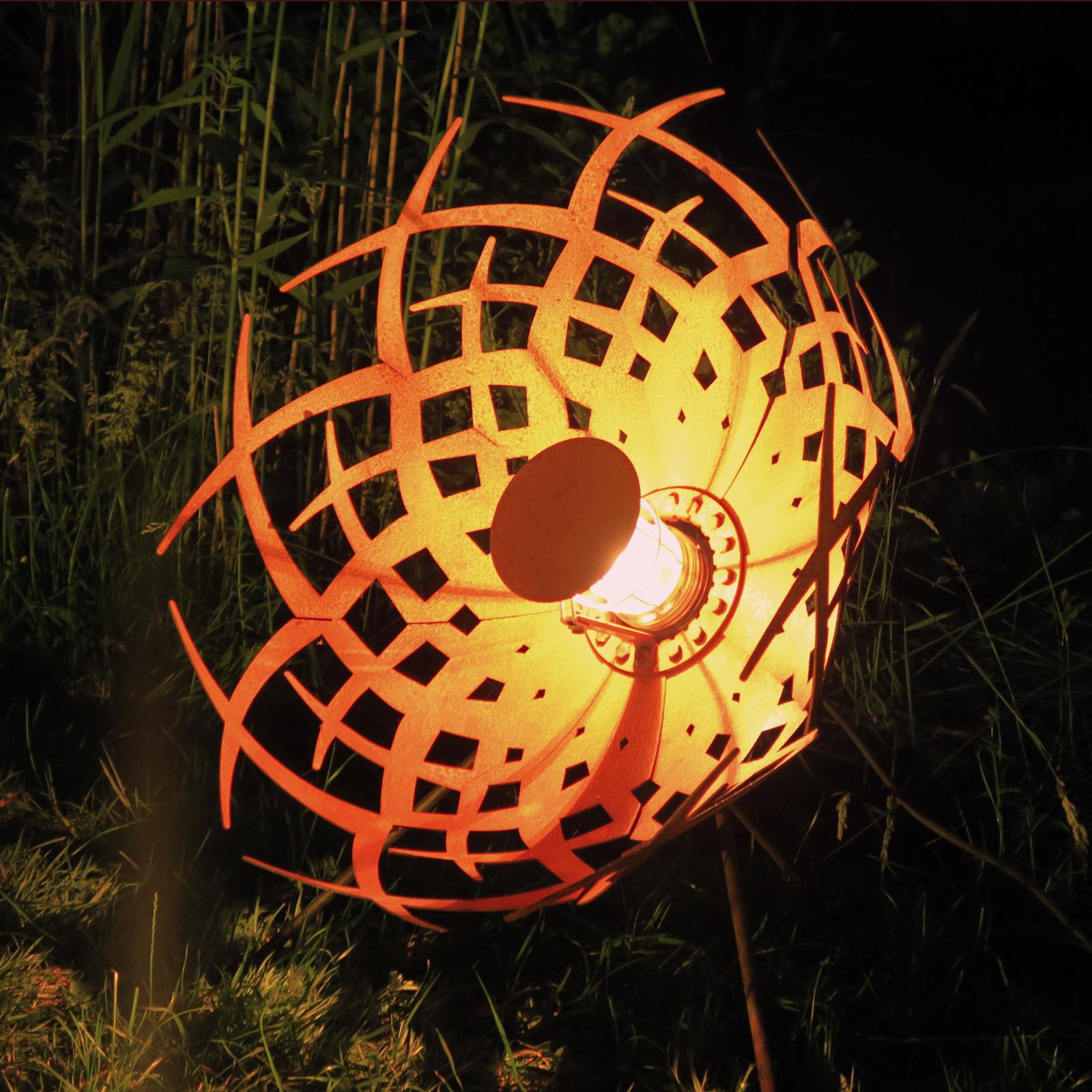 Lampe d'extérieur - « Umbrella » - ornement rouille unique - Sculpture de Stefan Traloc