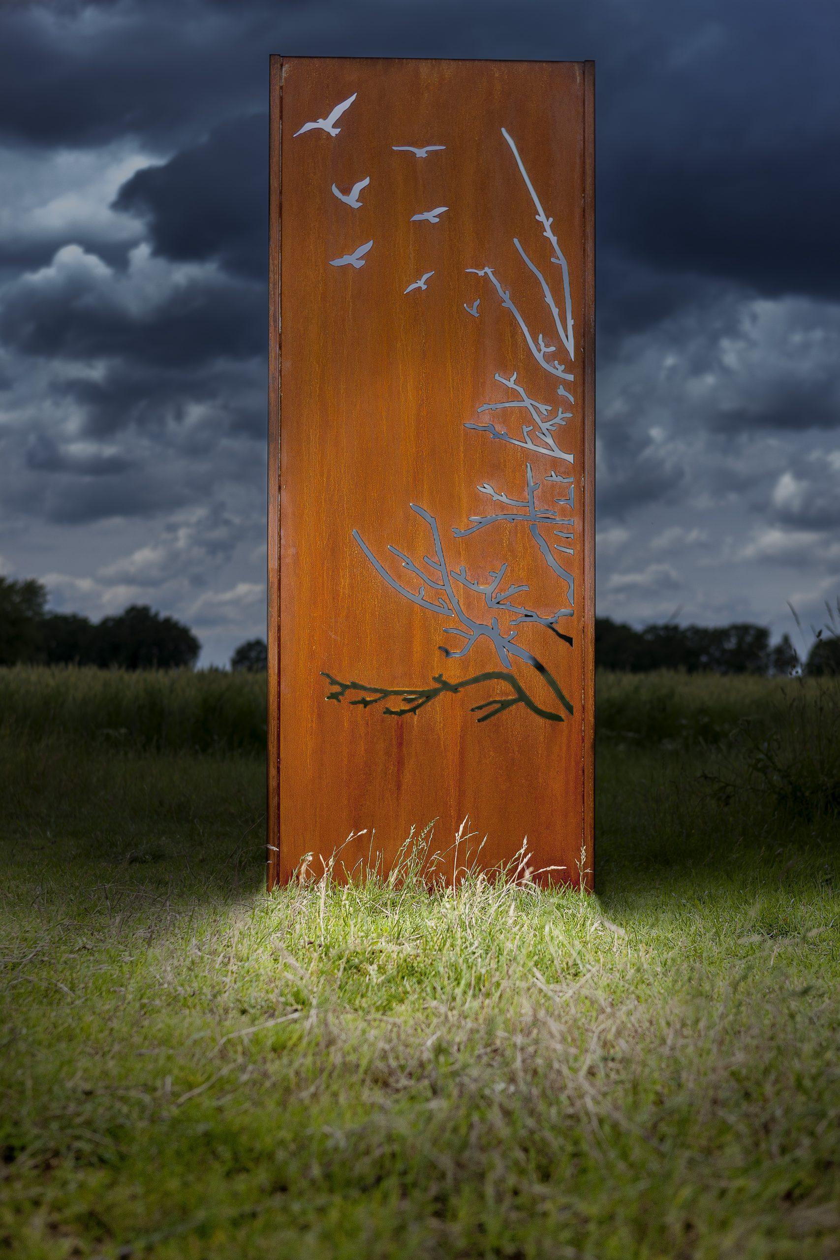 Bellissimo muro da giardino o schermo per la privacy contemporaneo in lamiera d'acciaio ossidata.
Possibilità di personalizzazione.

Con questo muro da giardino creerai un'atmosfera suggestiva nel tuo giardino.
L'ideale sarebbe illuminare il