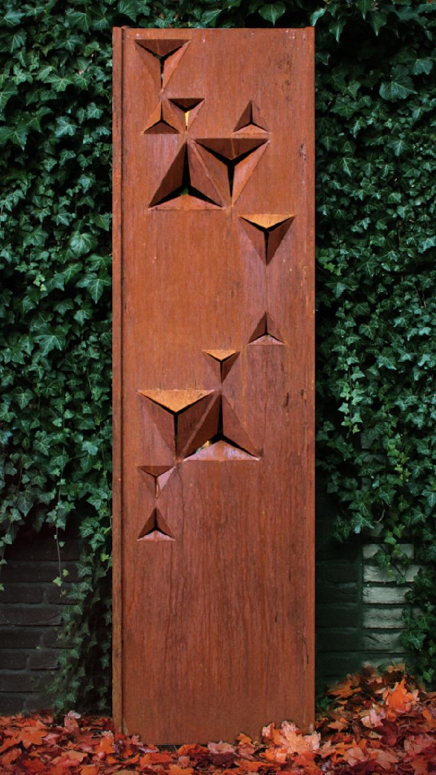 Steel Garden Wall - "Triangles" - outdoor ornament - 54 × 195 cm - Sculpture by Stefan Traloc