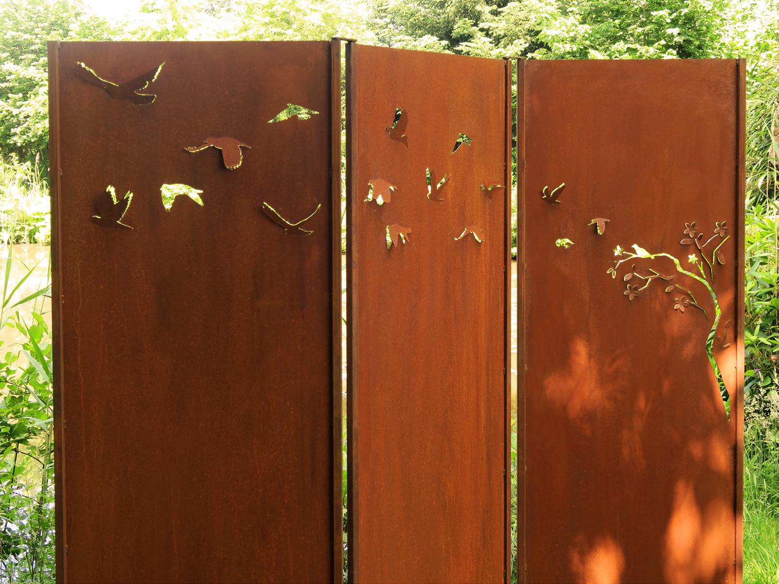 Muro de acero para jardín - "Tríptico Enjambre" - Adorno moderno para exterior - 225×195 cm - Mixed Media Art de Stefan Traloc