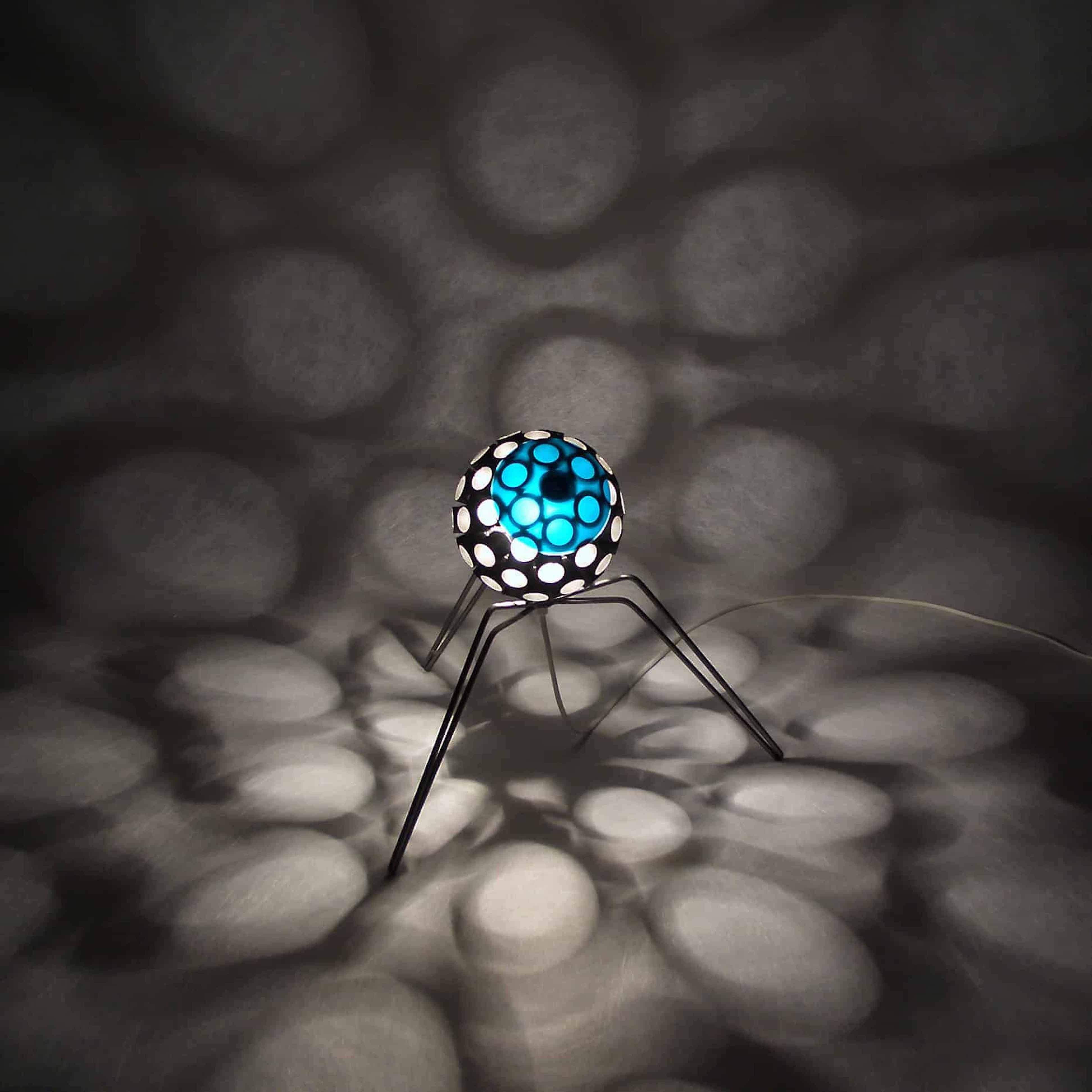 Virus lamp Tripod small - Gray Abstract Sculpture by Stefan Traloc
