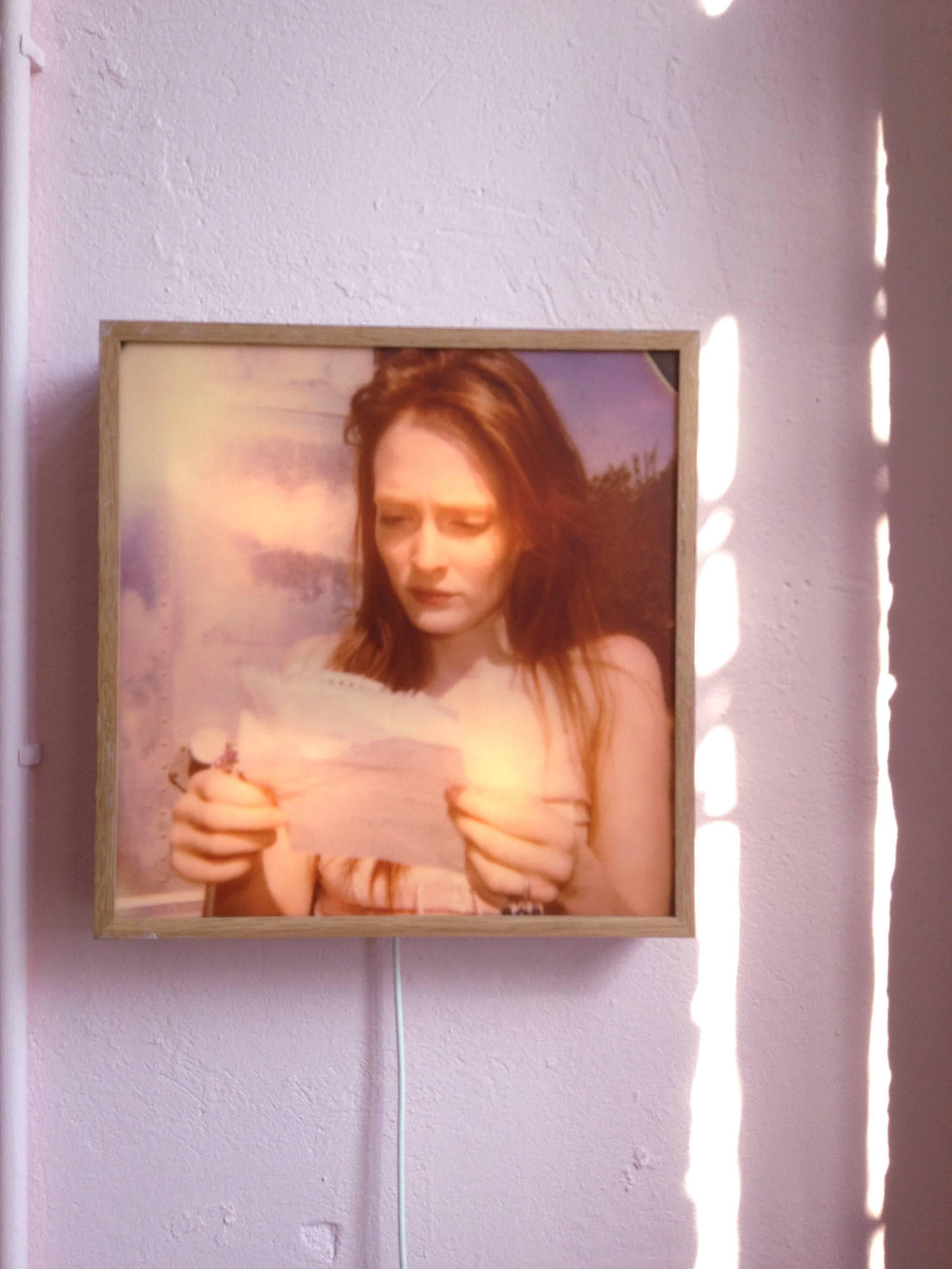 « Margarita's letter » basée sur une photographie instantanée originale de Polaroid - Mixed Media Art de Stefanie Schneider