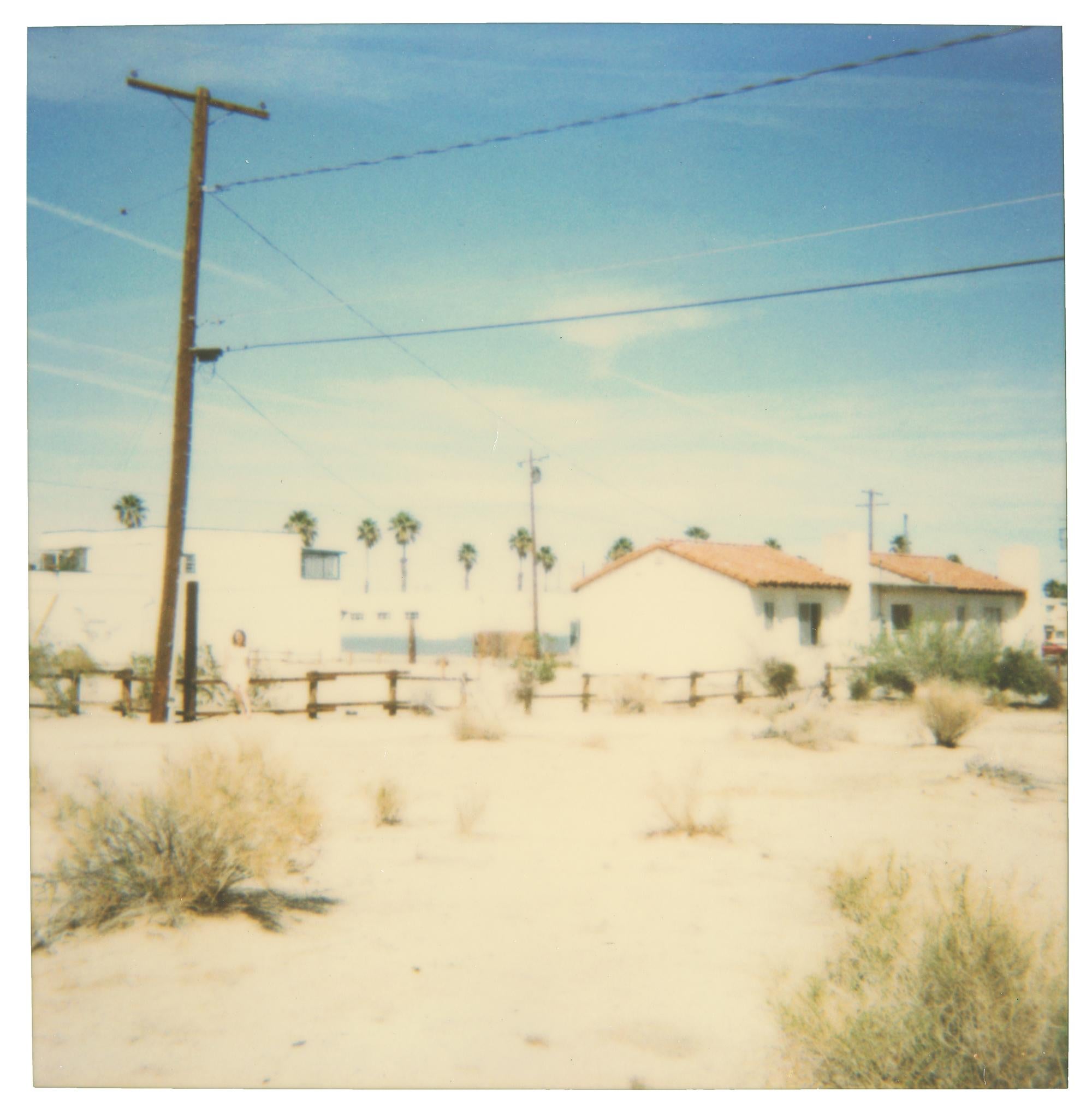 Stefanie Schneider Color Photograph – 29 Palms, Kalifornien – Analog, montiert, Polaroid, 20. Jahrhundert, Zeitgenössisch, Landschaft