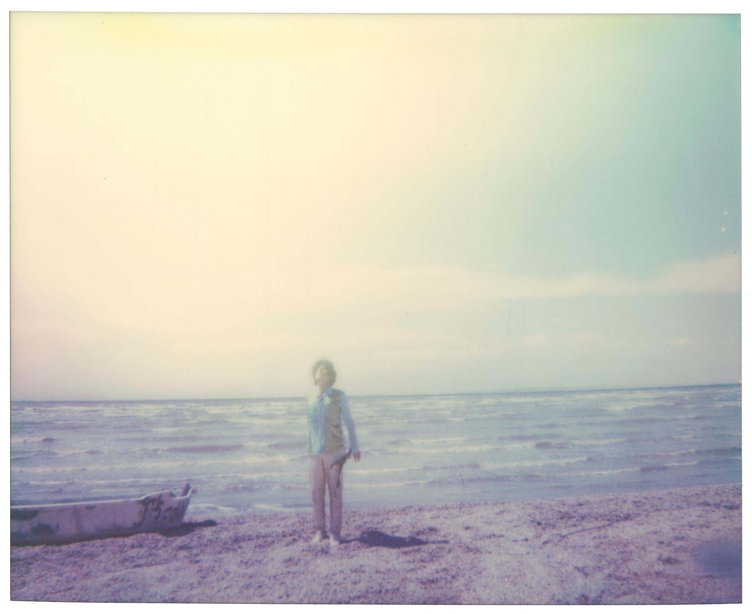 Color Photograph Stefanie Schneider - Un message brève et urgent (Ensign Broderick record Shoot « Blood Crush »)