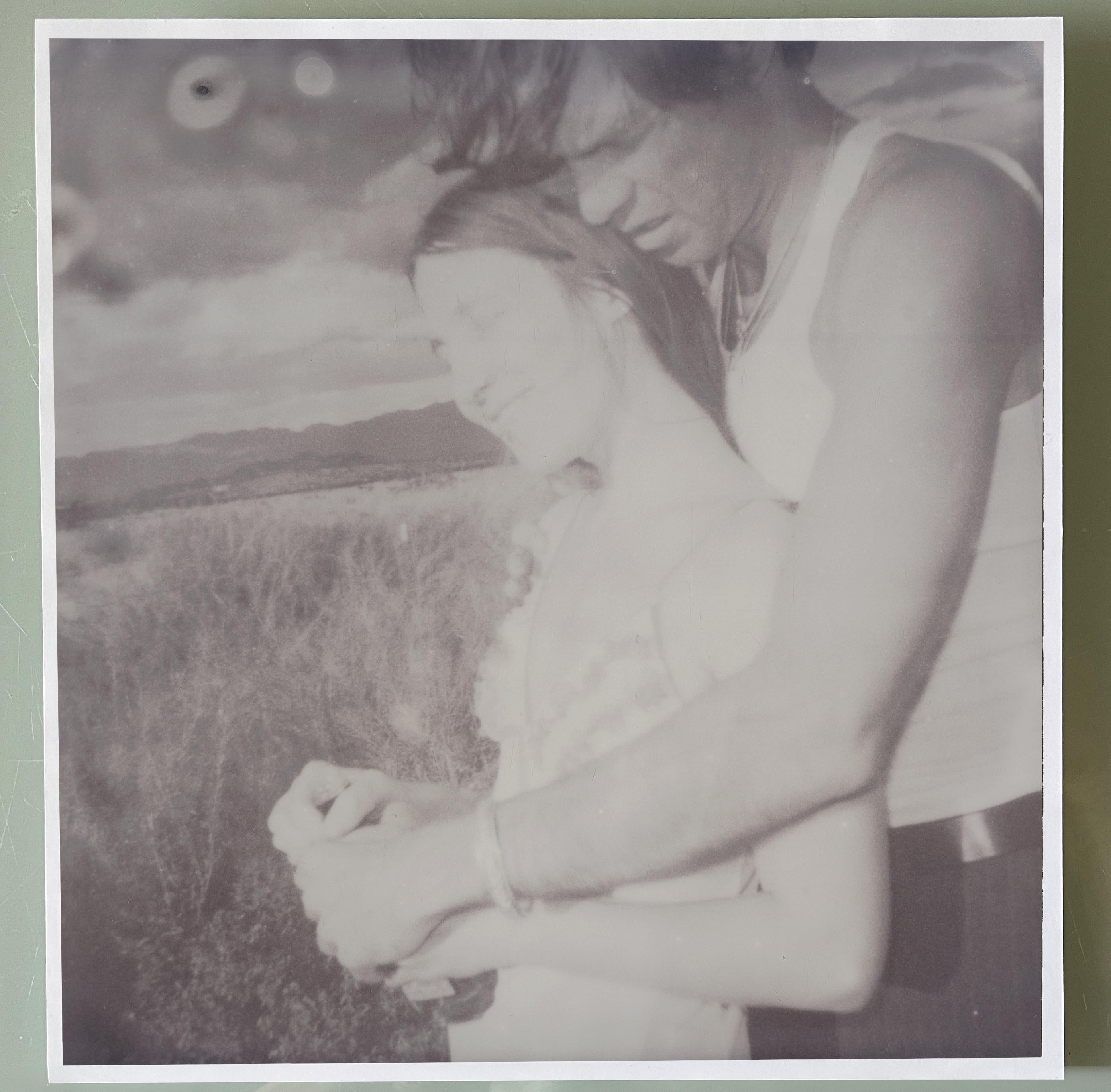 Un hombre y una mujer (Sidewinder) - Contemporánea, Polaroid caducada, Fotografía en venta 1