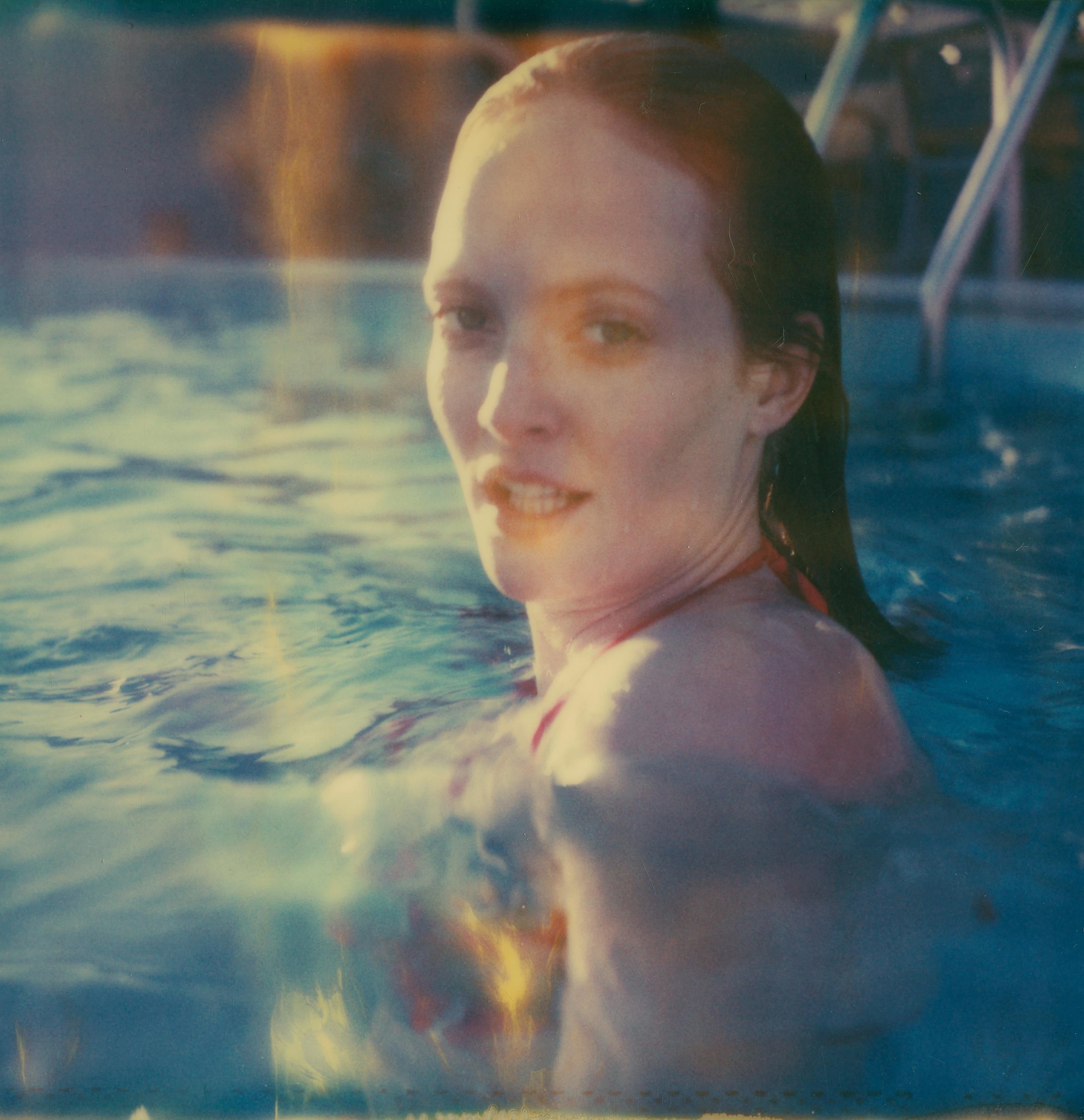 Stefanie Schneider Color Photograph – Above Water (Till Death do us Part) Zeitgenössisch, Frau, Polaroid