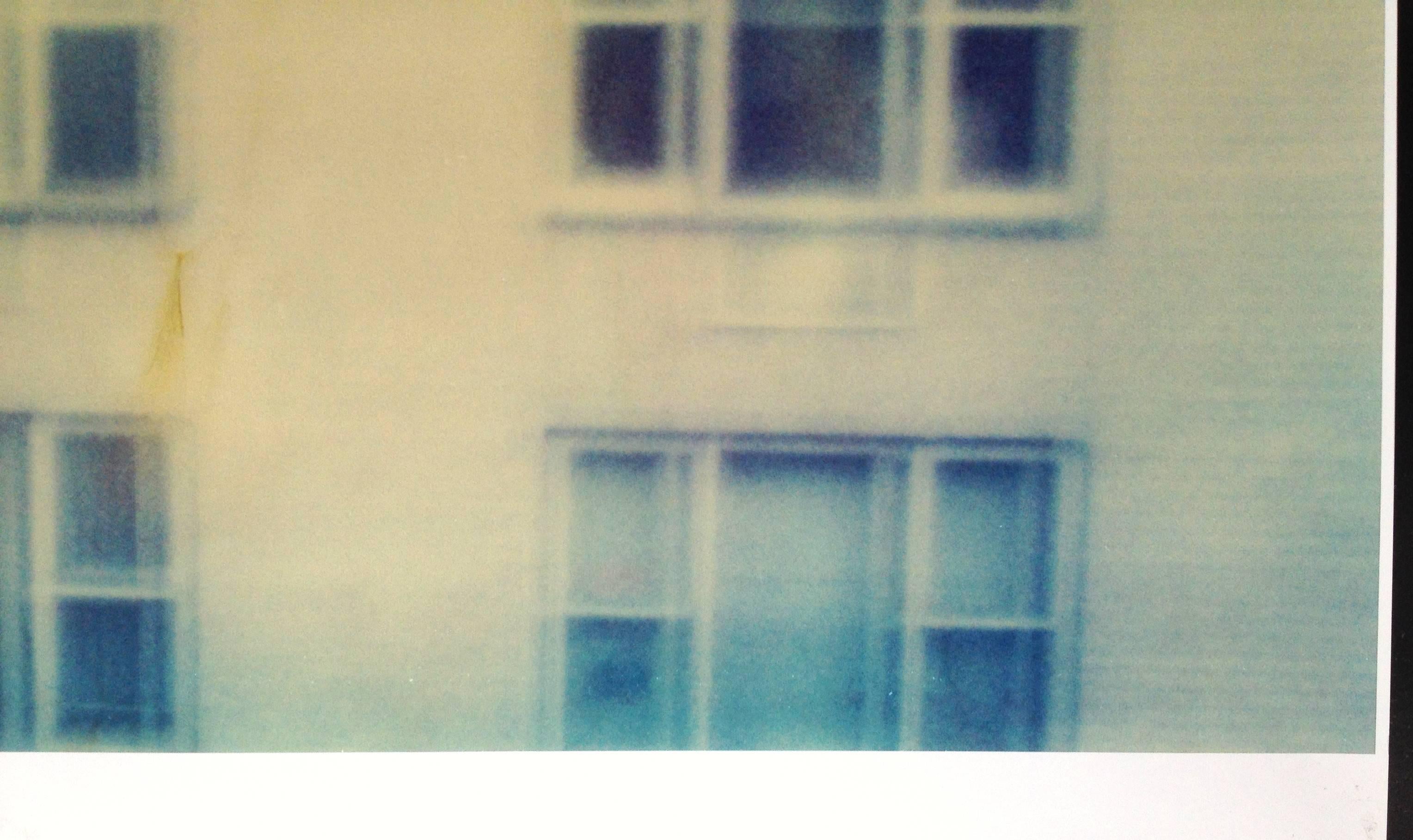 A través de (Amor extraño), 2006 -  

126x125cm 
Edición de 5.  
C-Print analógico impreso en papel Fuji Archive, impreso a mano por el artista, basado en una Polaroid. 
Etiqueta de firma y certificado.  
Inventario del artista nº 6130A. 
No está