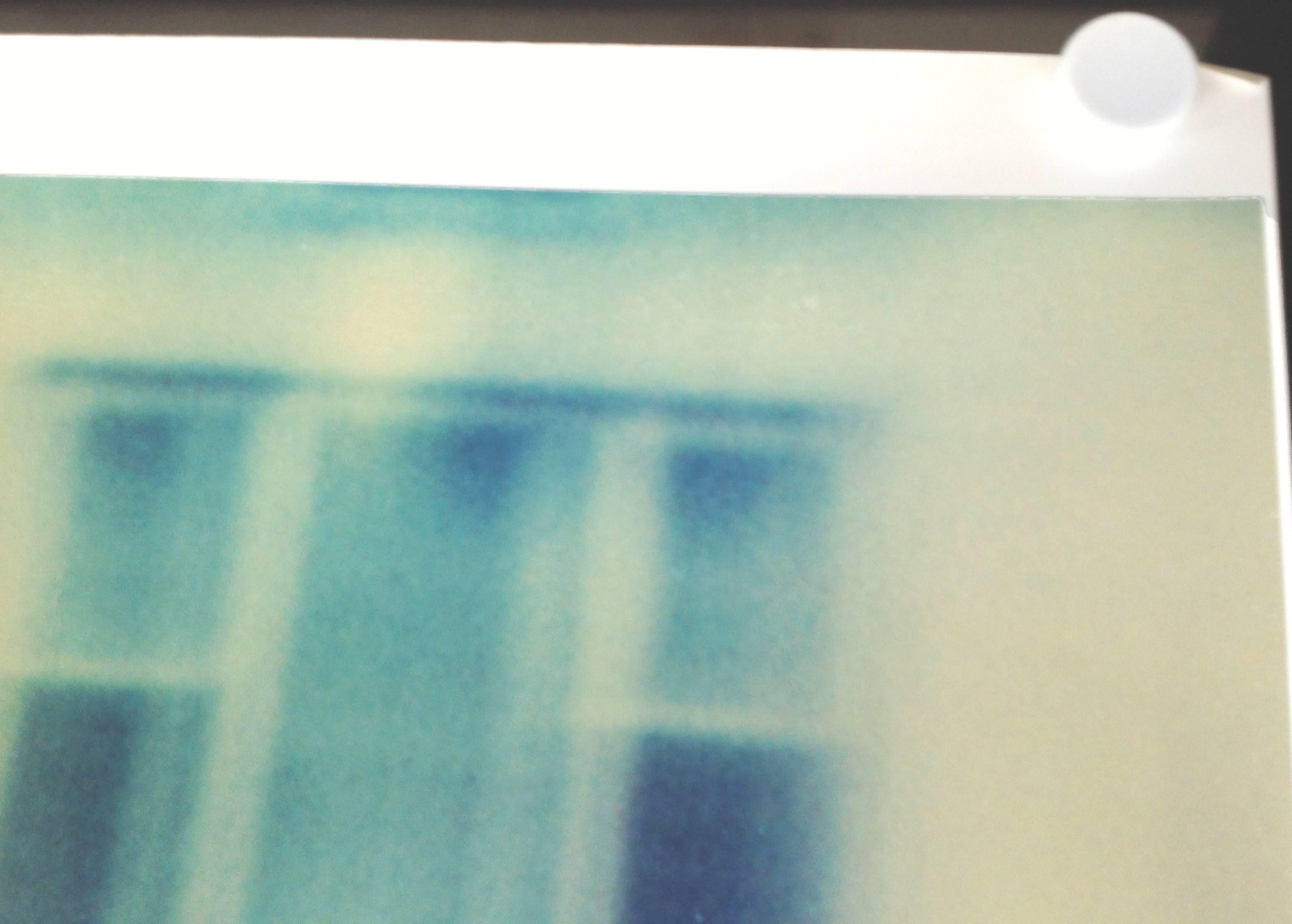 Across (Strange Love) - analógico, basado en una Polaroid original en venta 2