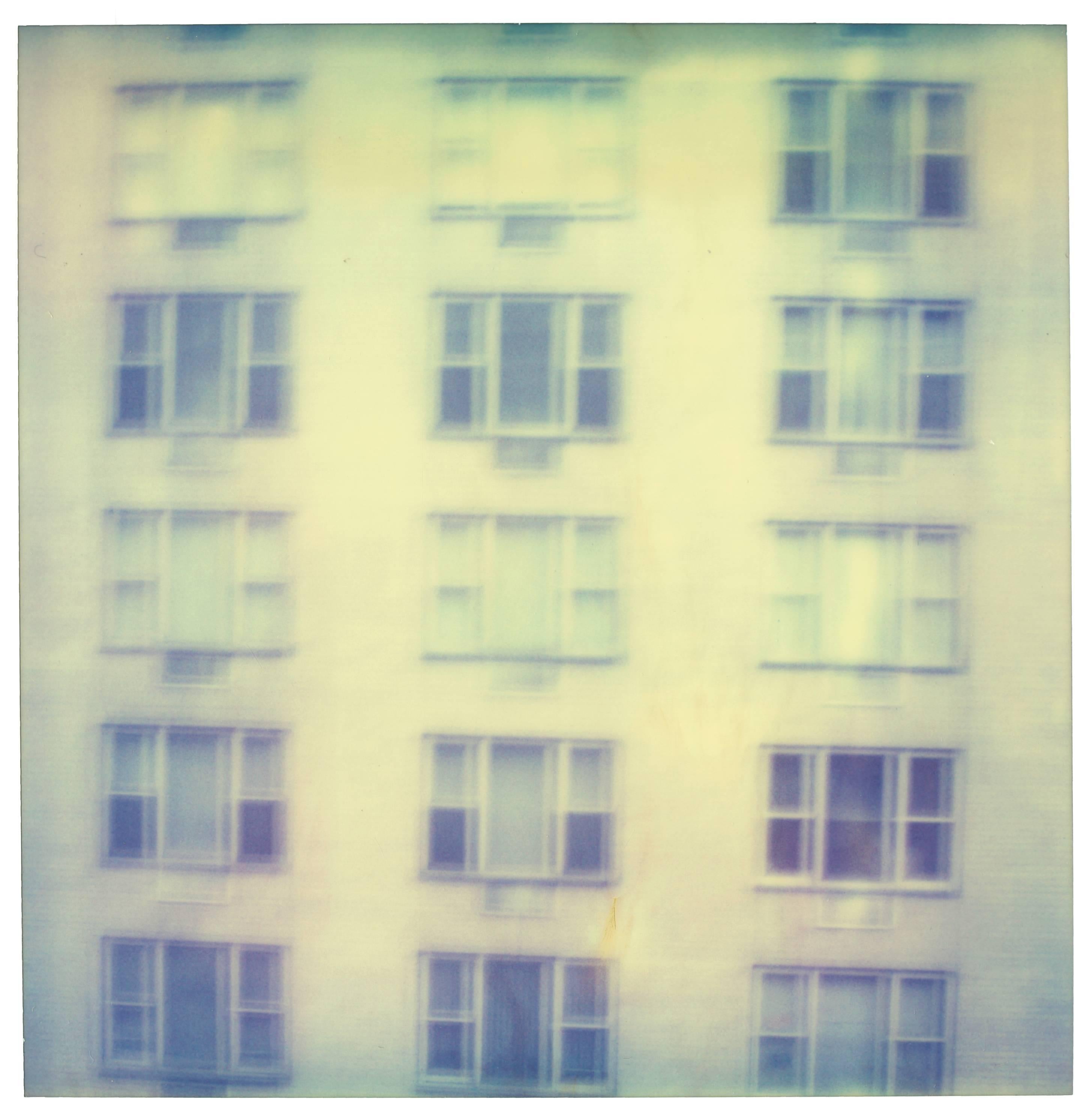 Color Photograph de Stefanie Schneider - Across (Strange Love) - analógico, basado en una Polaroid original