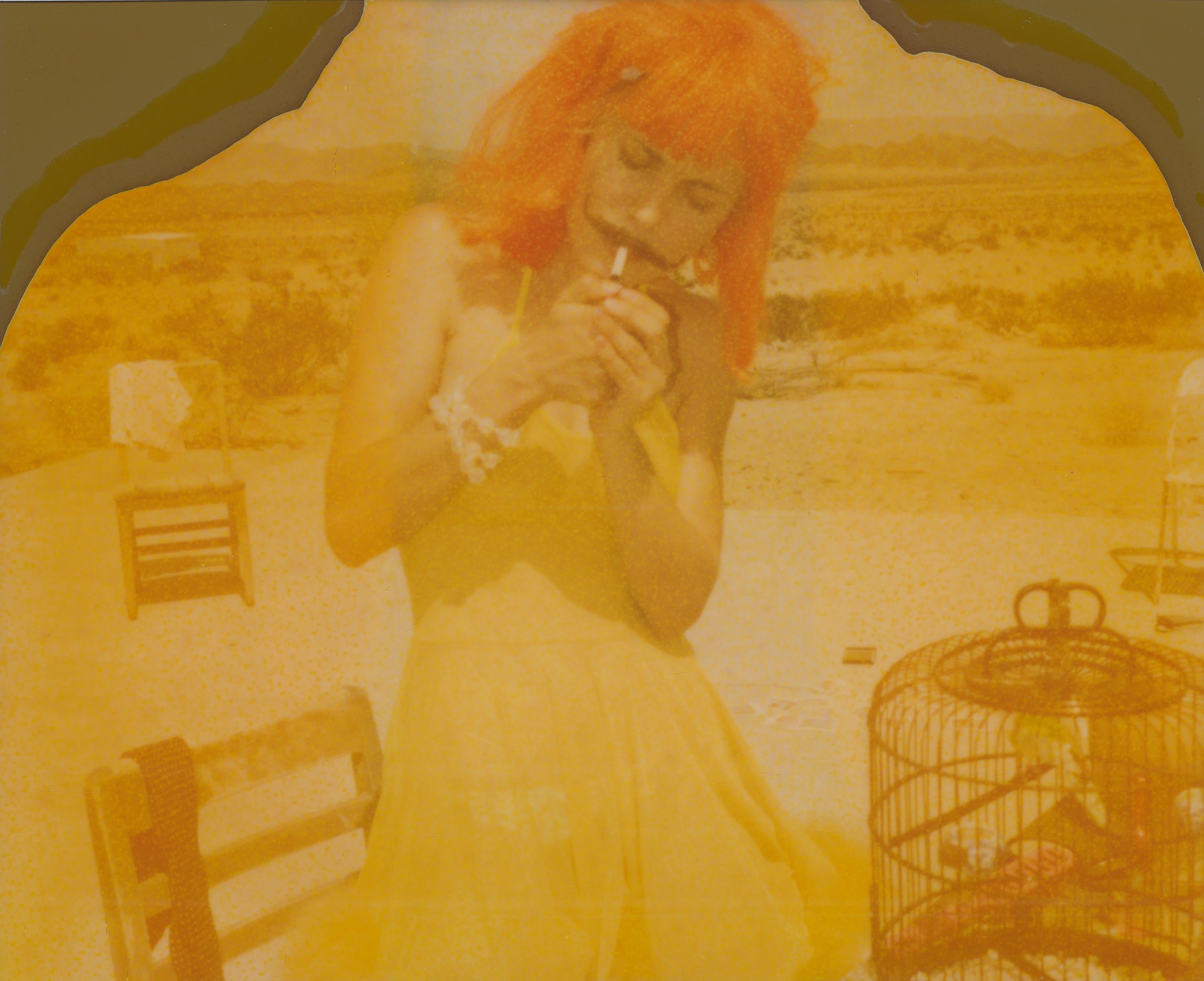 Stefanie Schneider Color Photograph – Actor Girl I (29 Palms, CA) - analog, Handdruck, Contemporary, 21. Jahrhundert