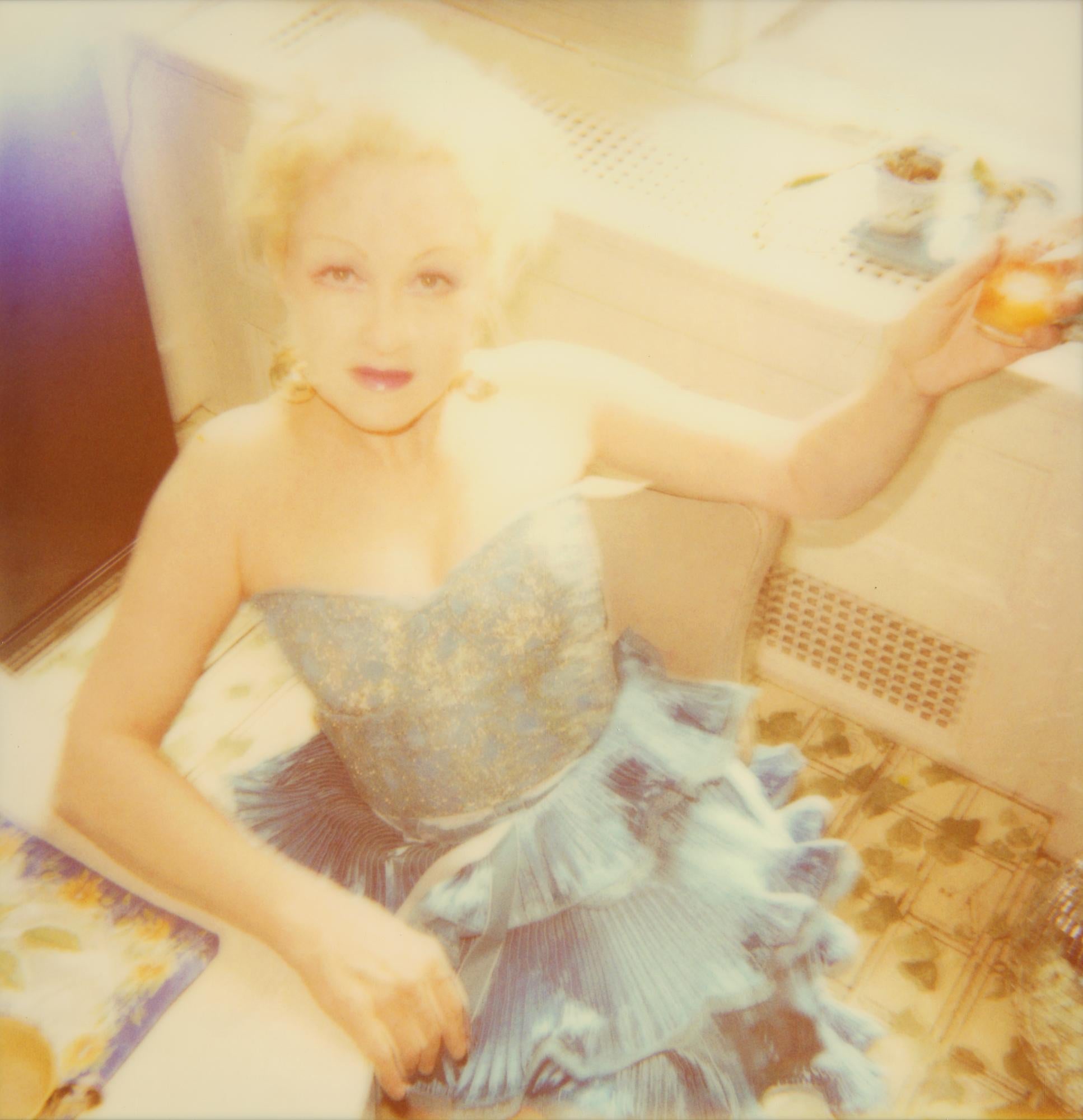 Figurative Photograph Stefanie Schneider - Après All (Cyndi Lauper) - Robe de couverture du film «ring Ya to the Brink »