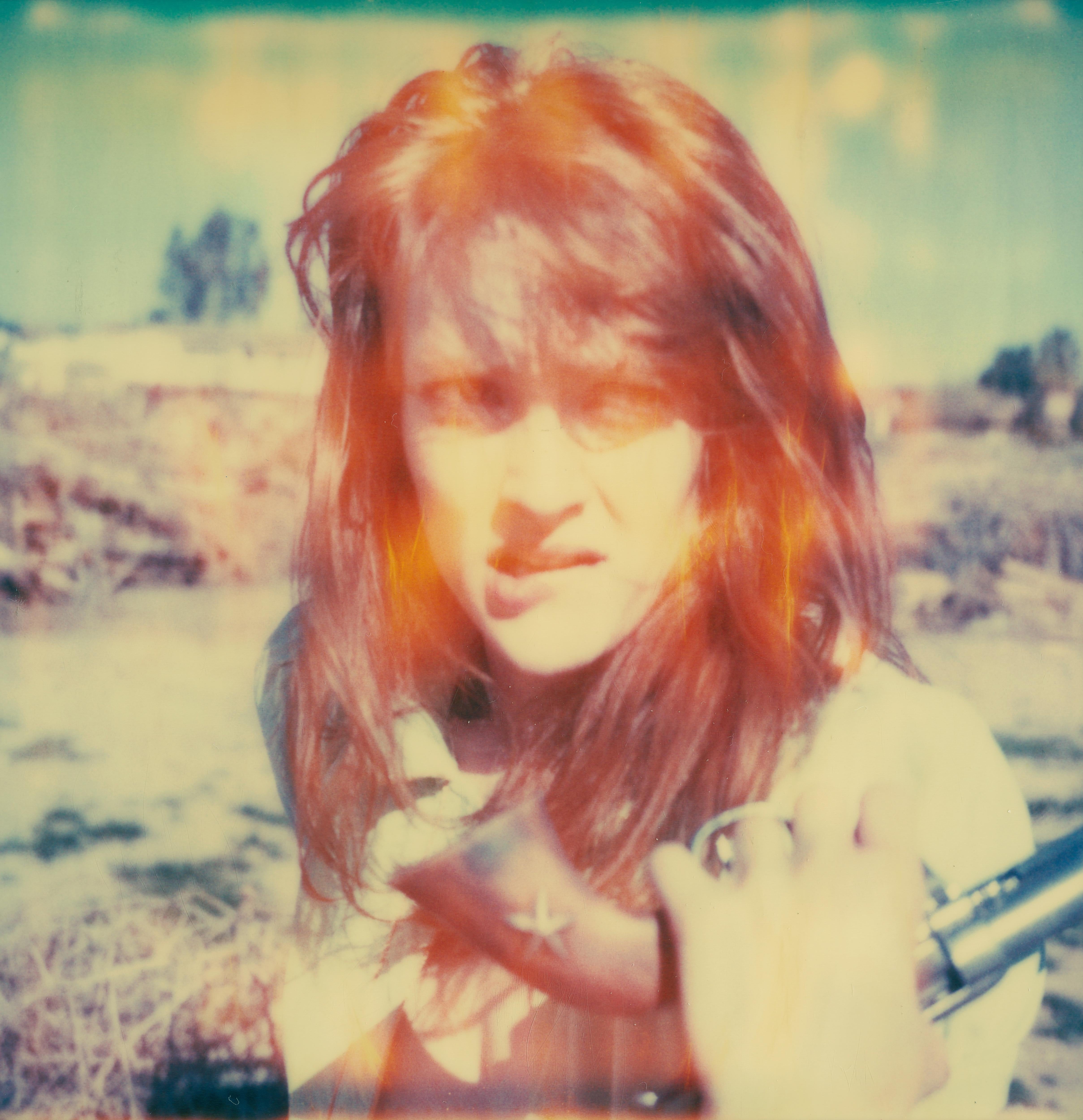 Después del diluvio (Hasta que la muerte nos separe) - Contemporáneo, Polaroid, Mujeres - Color Photograph Beige de Stefanie Schneider
