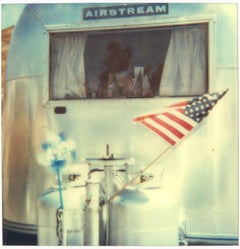 Airstream (29 Palms, Kalifornien) 20x20cm – Polaroid, zeitgenössisch, 20. Jahrhundert, Farbe