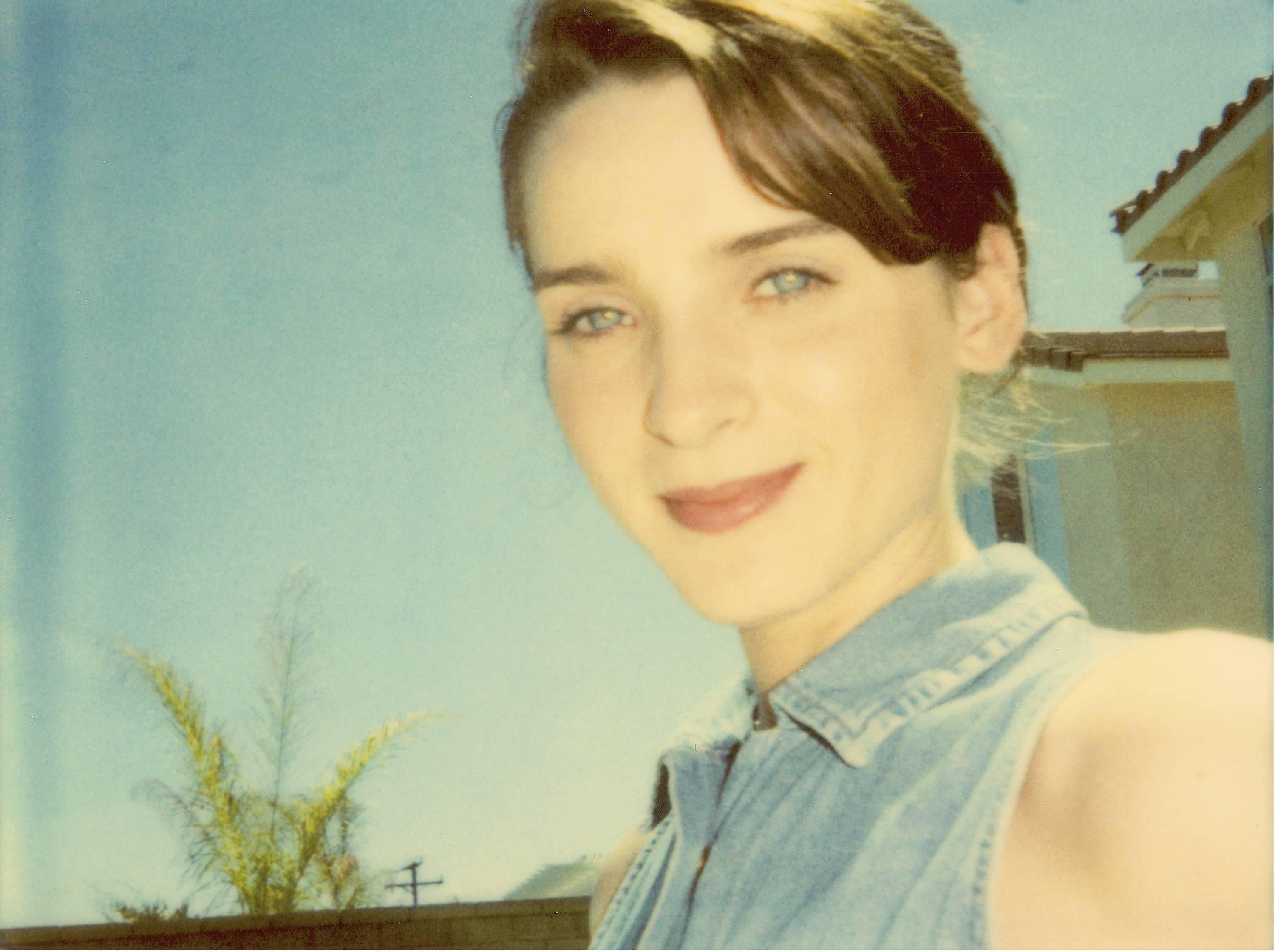 Stefanie Schneider Portrait Photograph - April blue Eyes (Suburbia) - mounted on Aluminum with shadow frame, analog