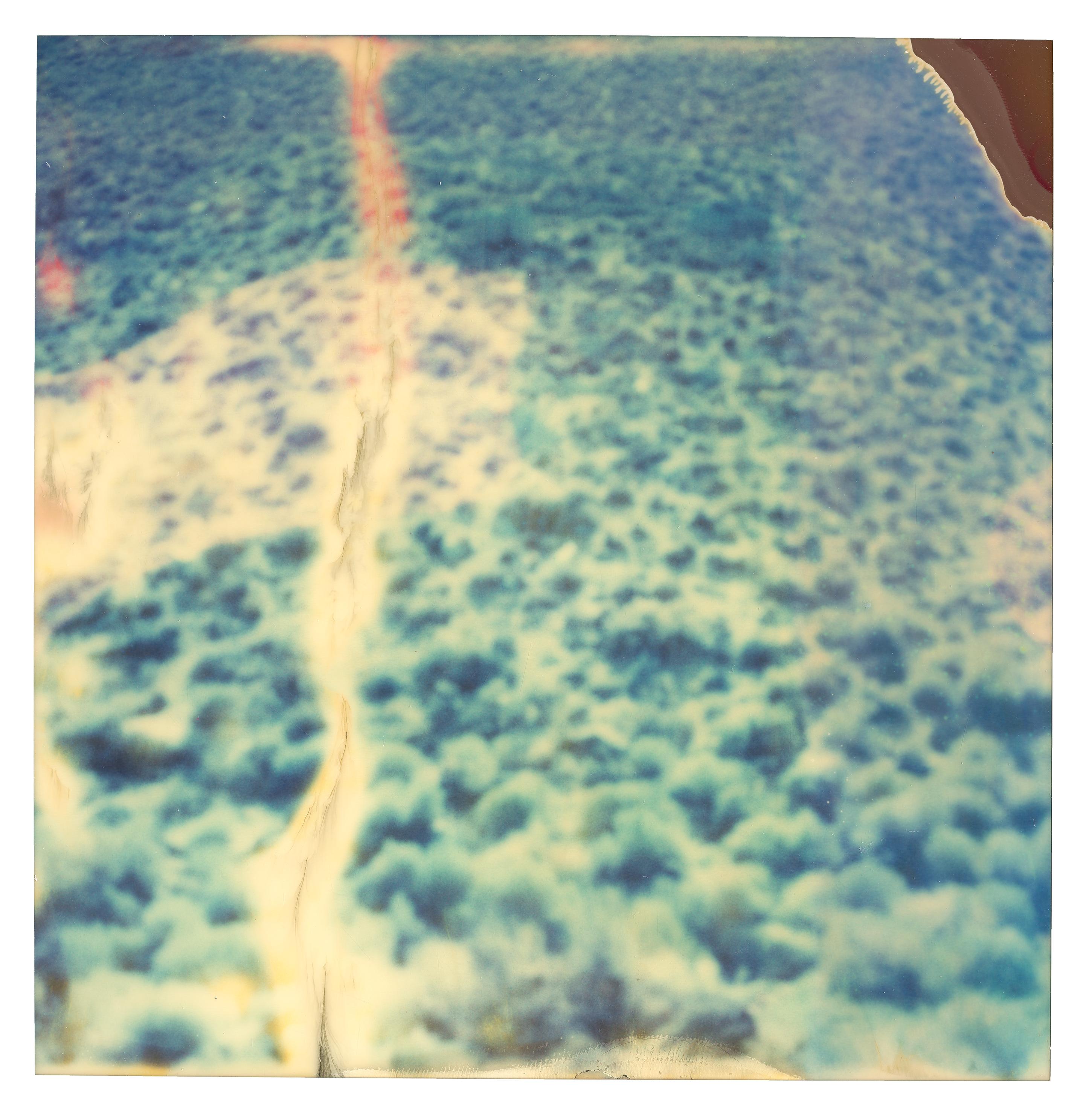 Stefanie Schneider Color Photograph – April ist der grausamste Monat - Contemporary, Landschaft, Polaroid, Analog