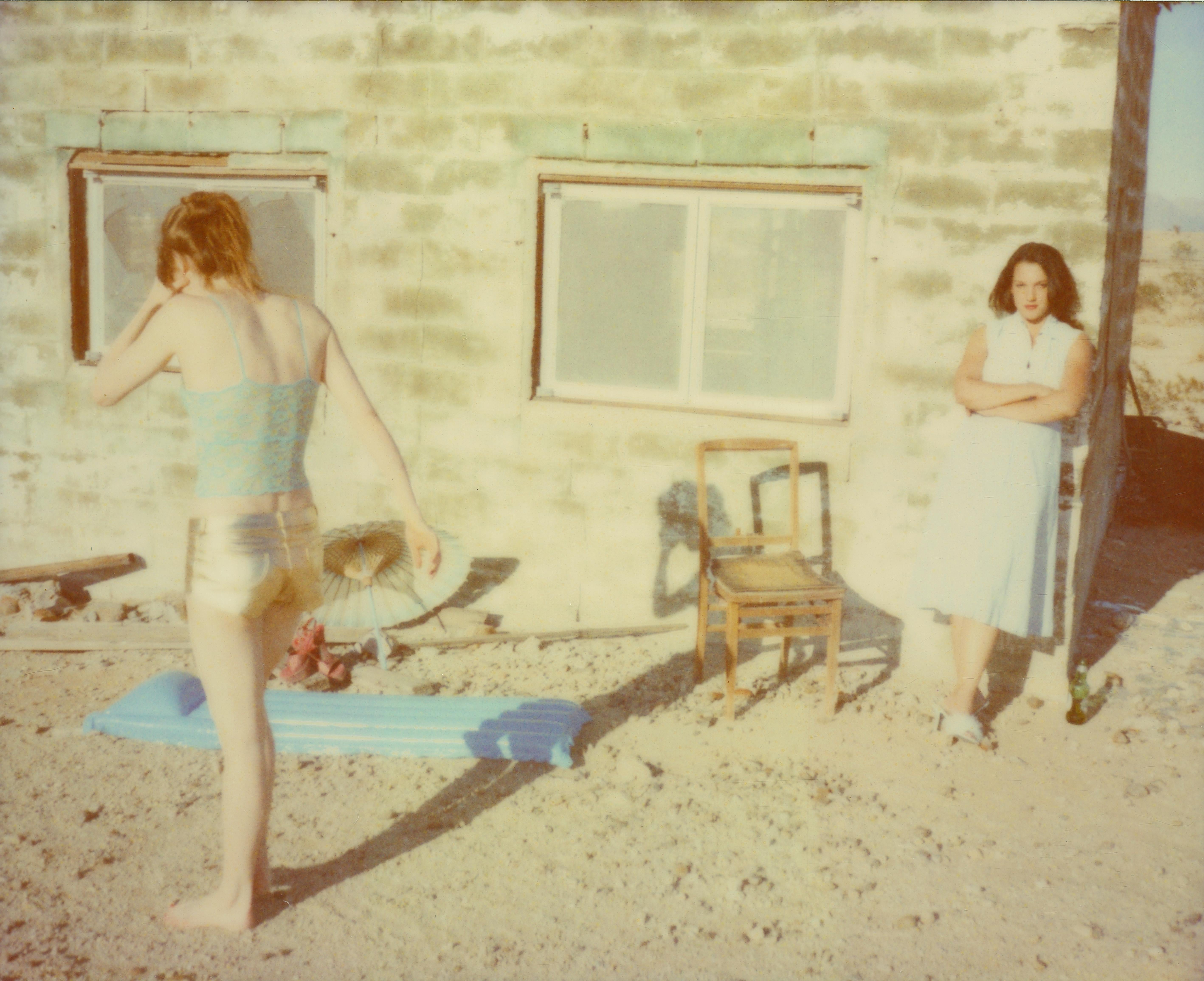 Color Photograph Stefanie Schneider - est-ce que tu me laisseras ? - Contemporain, 21e siècle, Polaroid, Figuratif