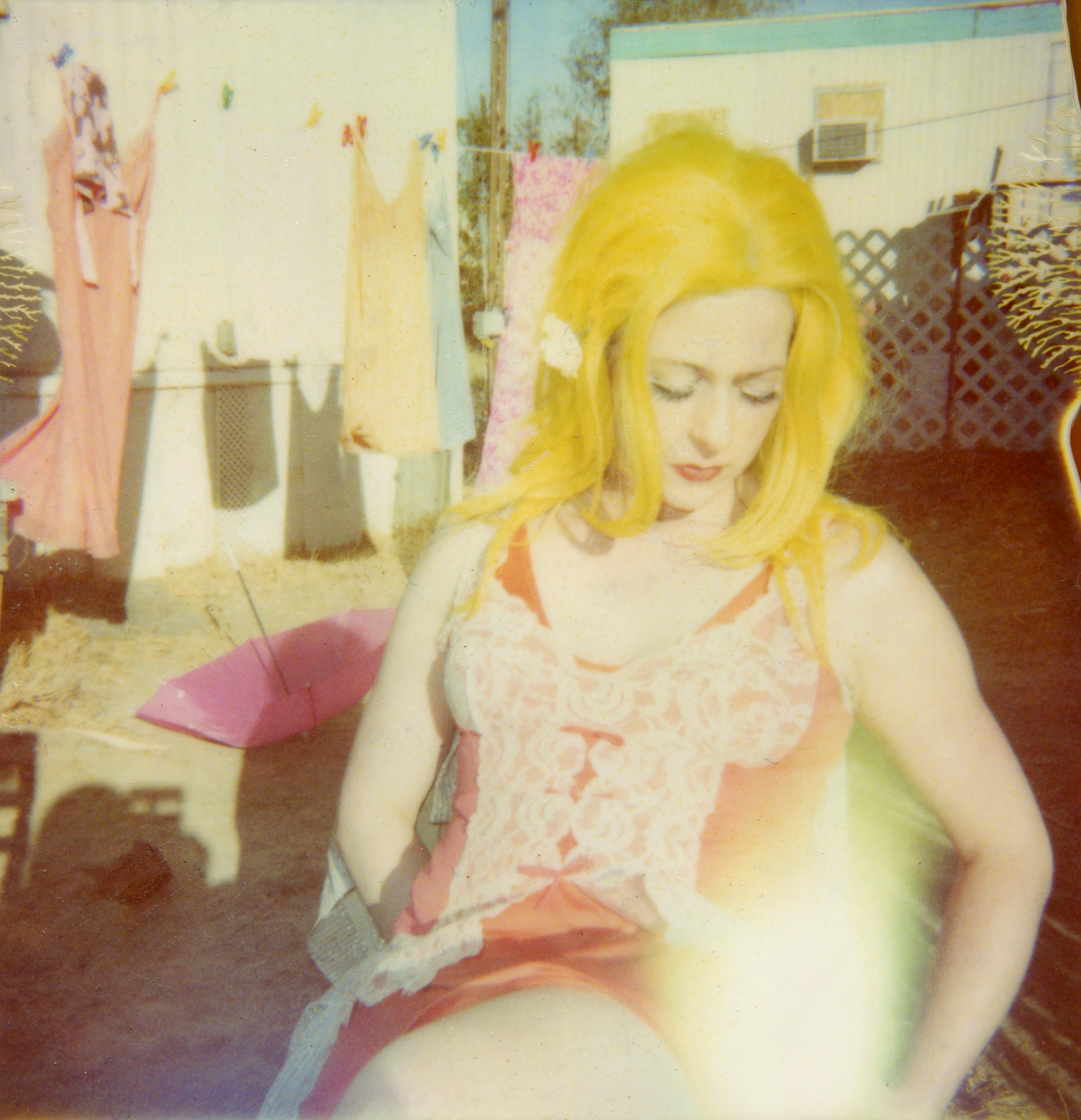 Color Photograph Stefanie Schneider - Disponible (30e anniversaire d'Oxana) - Polaroid