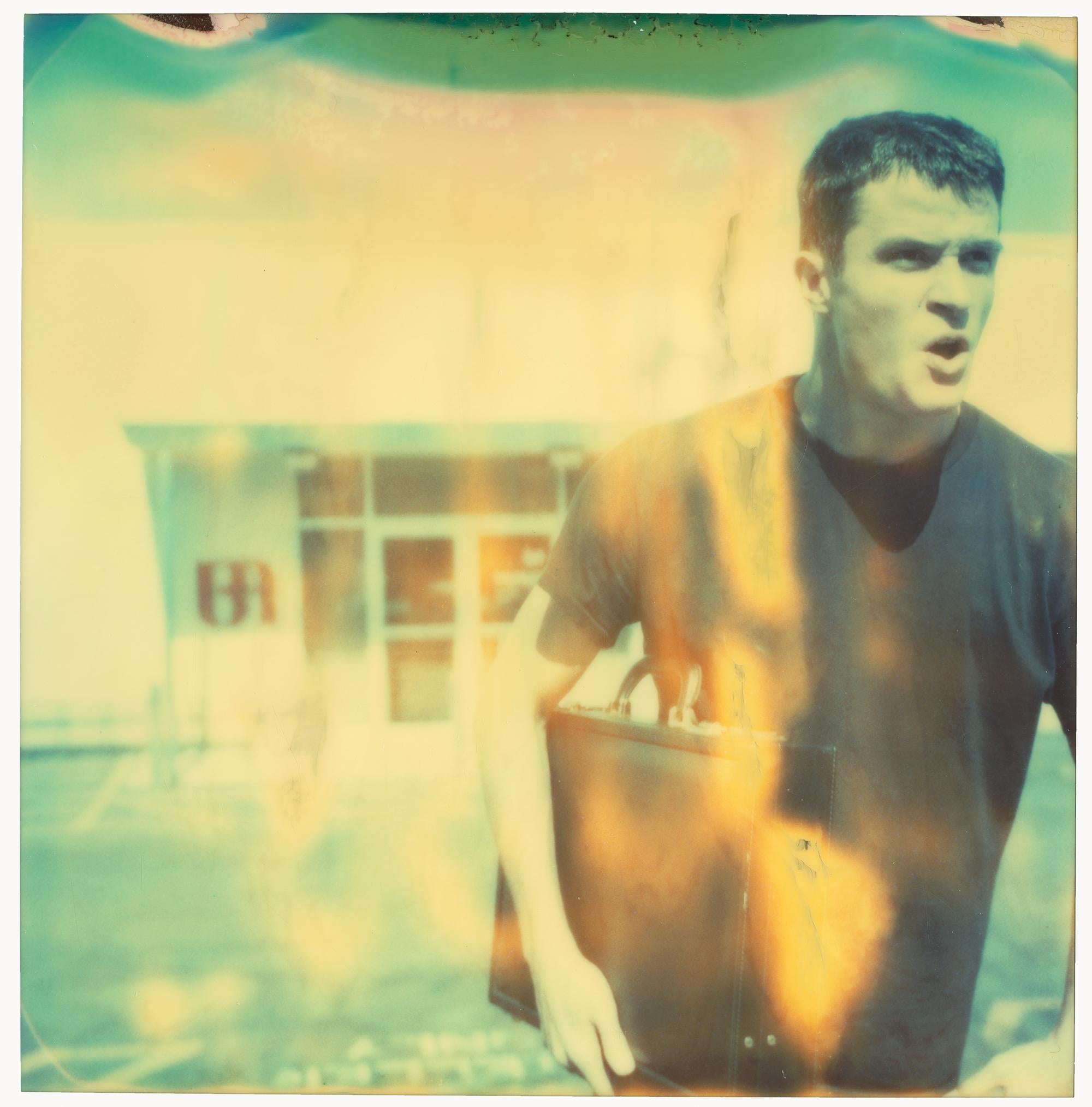Color Photograph de Stefanie Schneider - Bank of America I (La huida) - The Last Picture Show - Polaroid, Contemporáneo